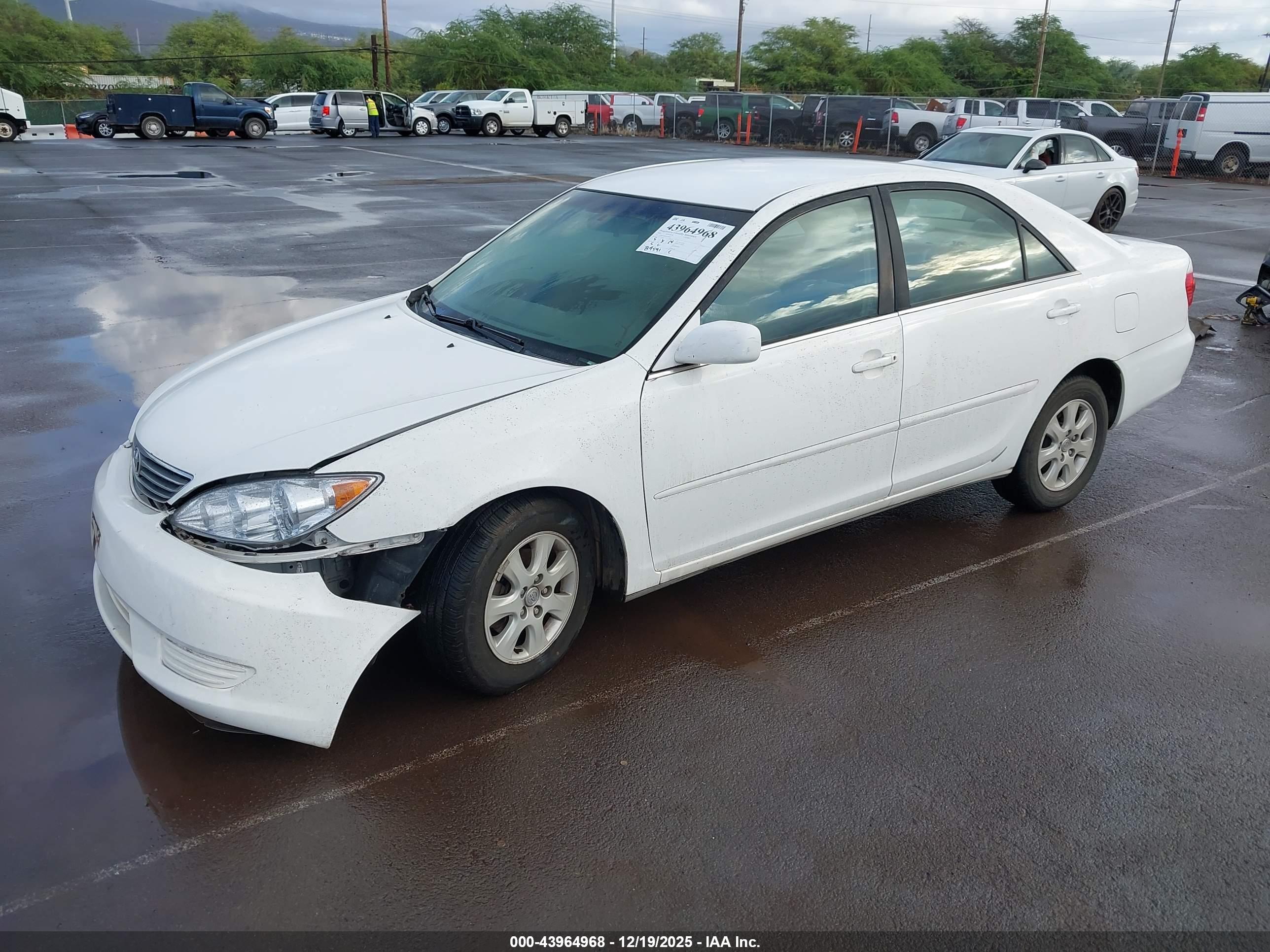 TOYOTA CAMRY image 2