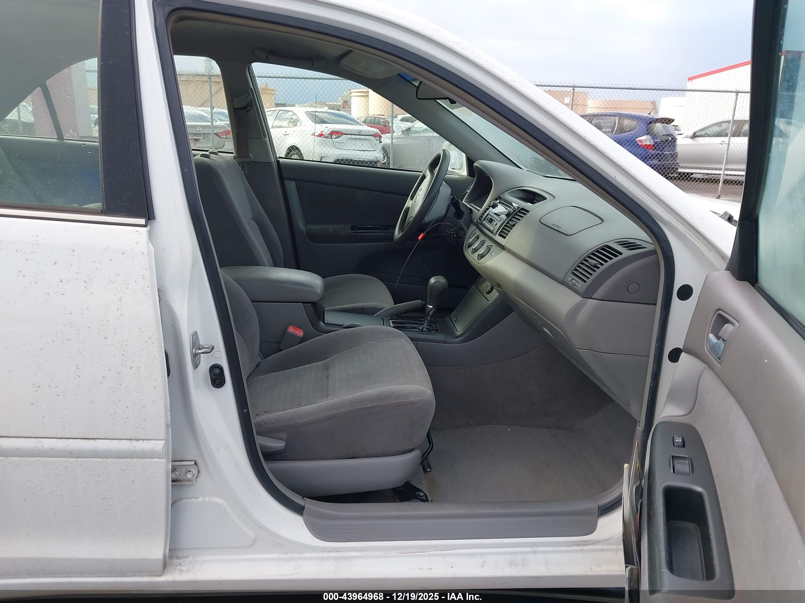 TOYOTA CAMRY image 5