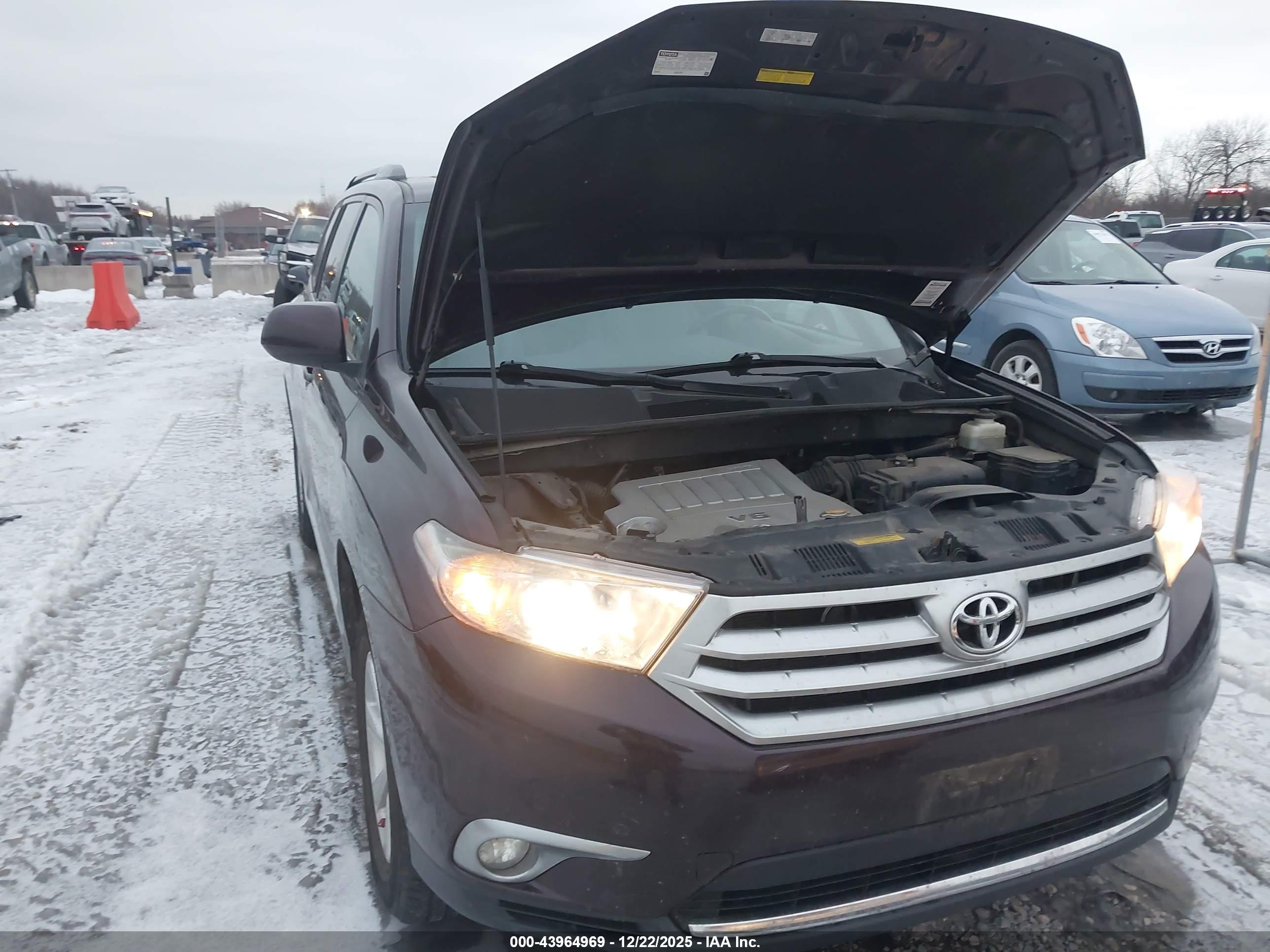 TOYOTA HIGHLANDER image 6
