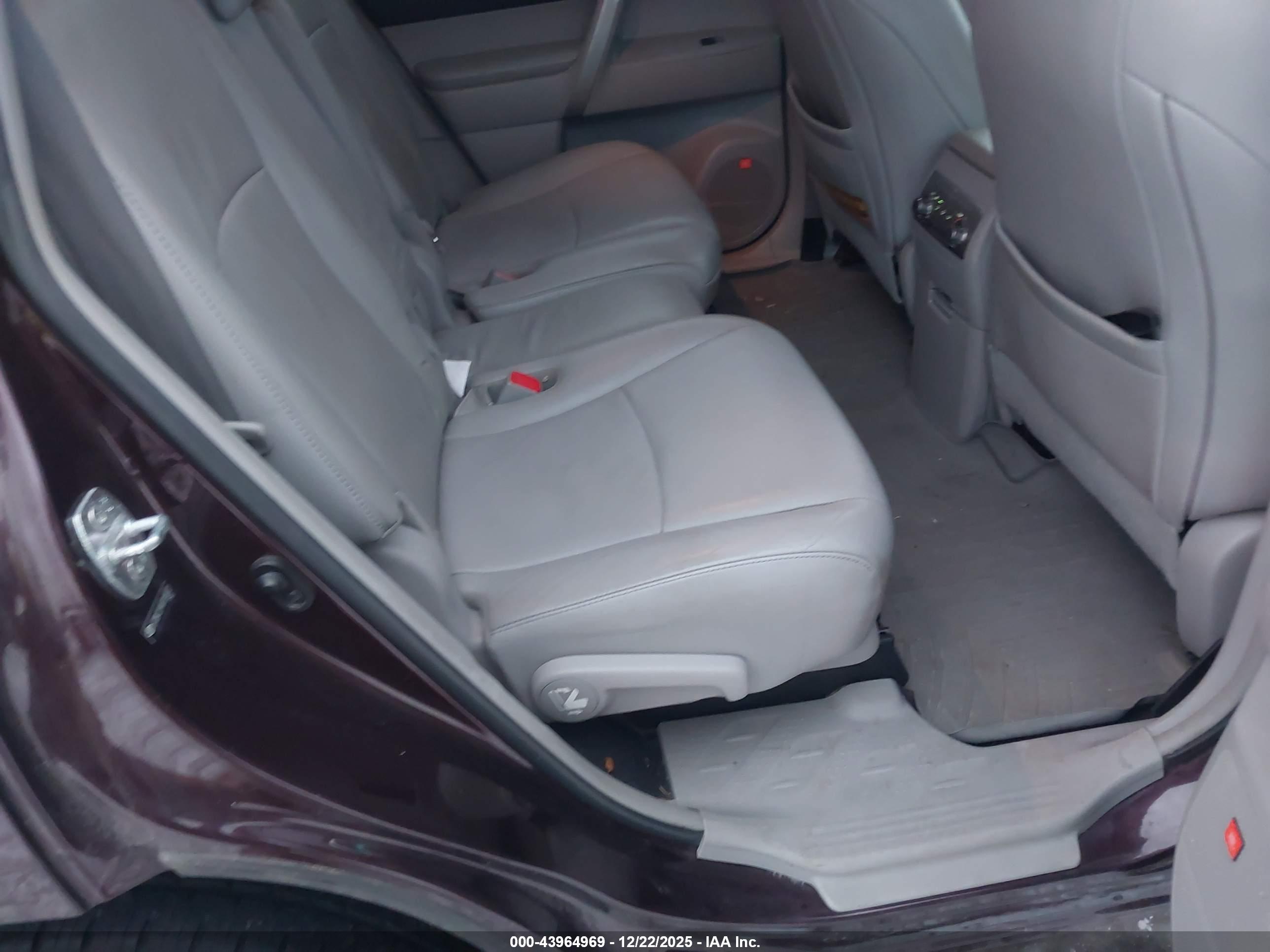 TOYOTA HIGHLANDER image 8