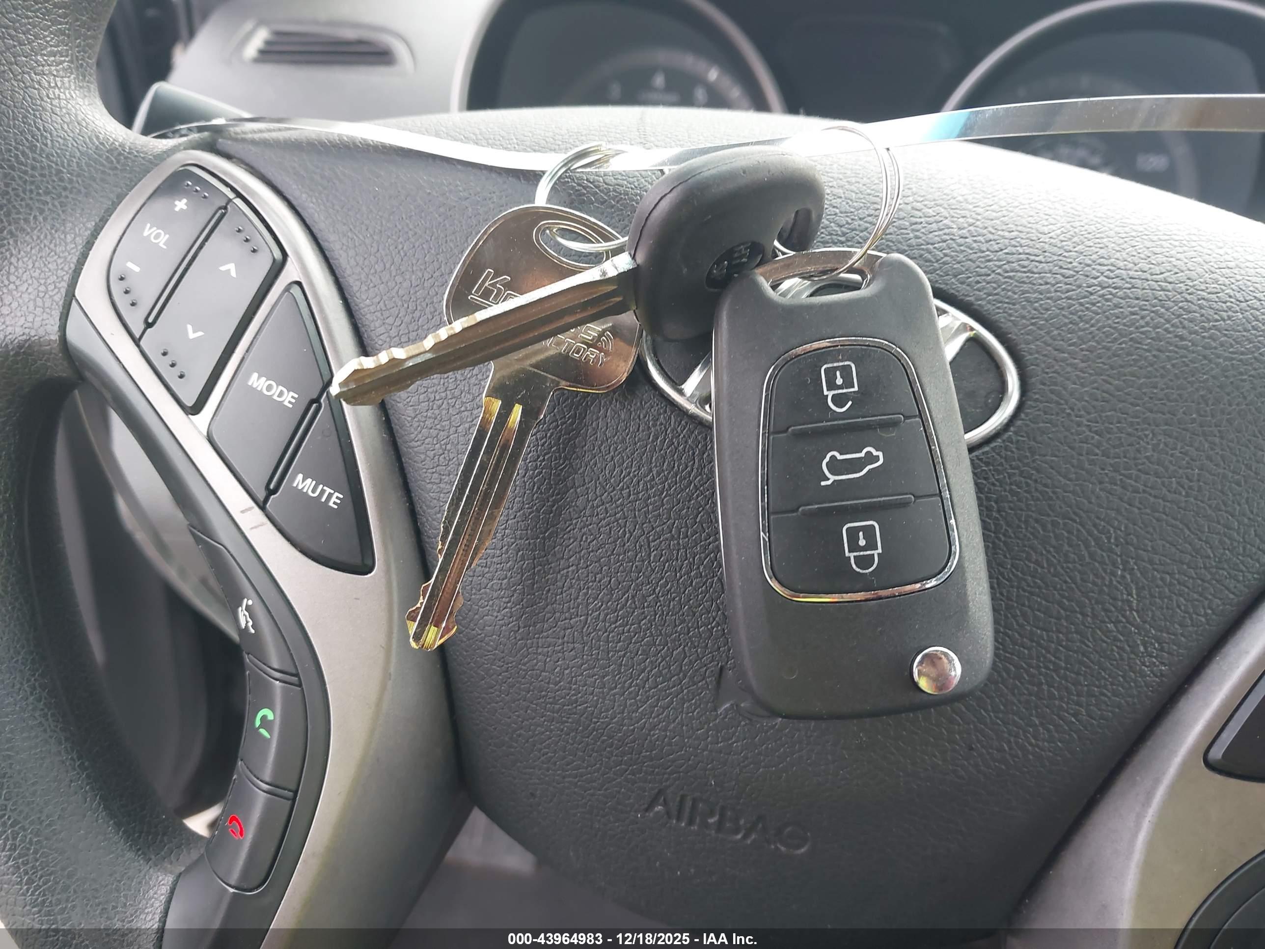 HYUNDAI ELANTRA image 11