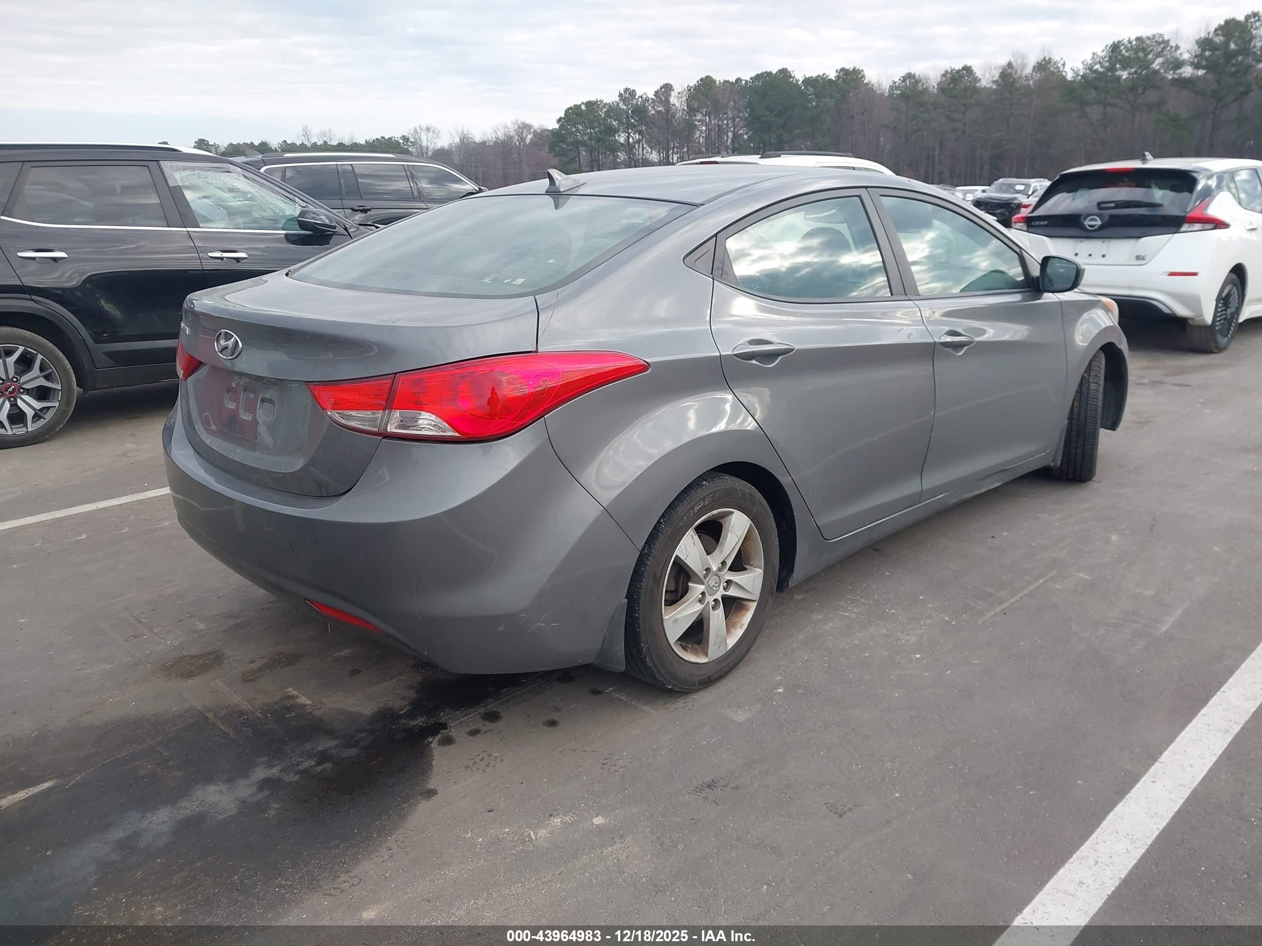 HYUNDAI ELANTRA image 4