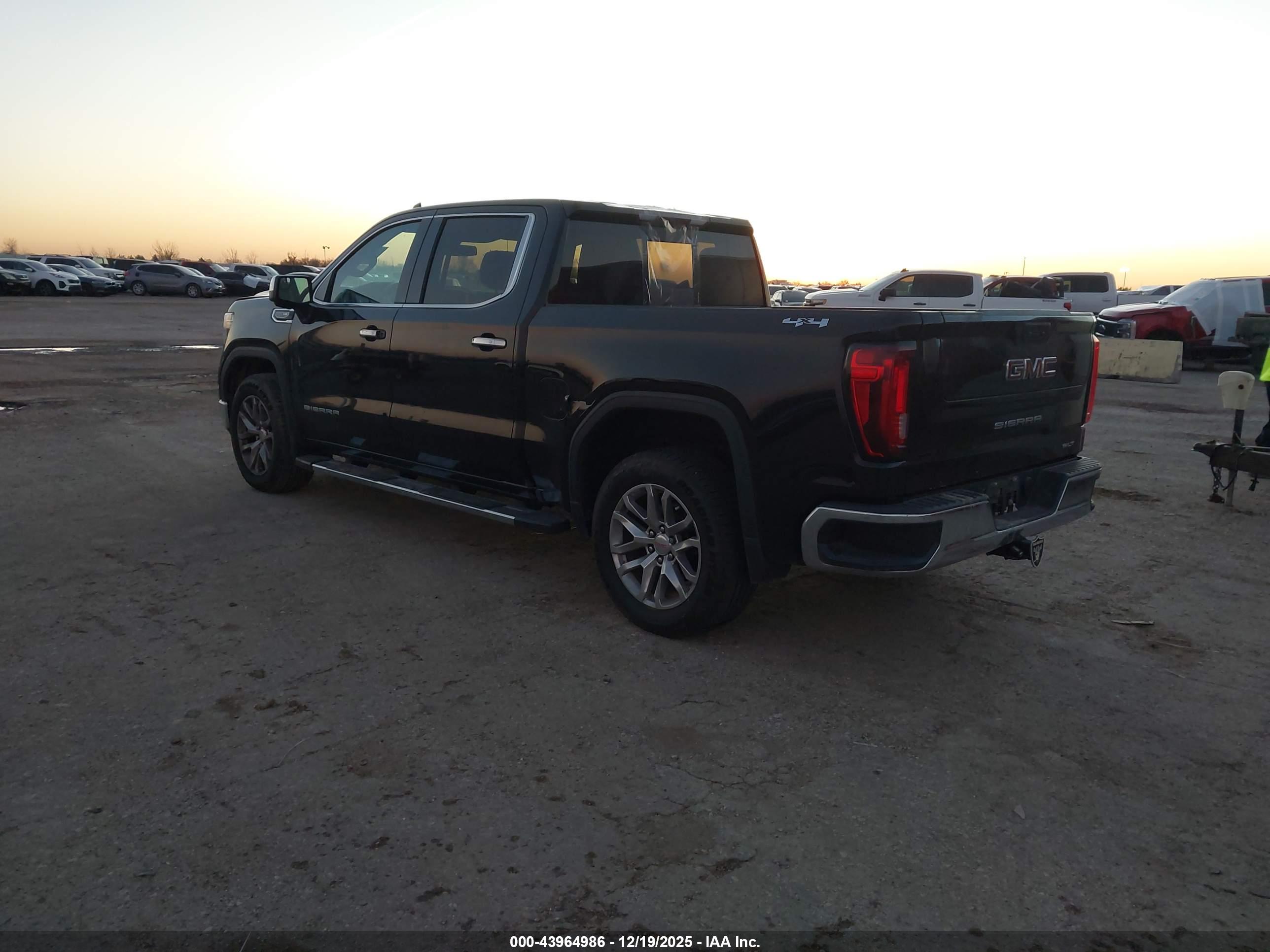 GMC SIERRA image 3