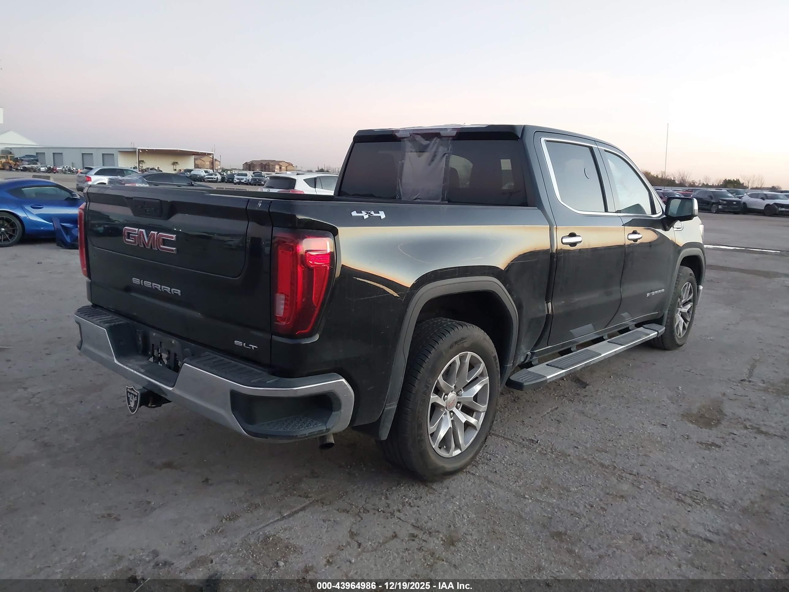 GMC SIERRA image 4