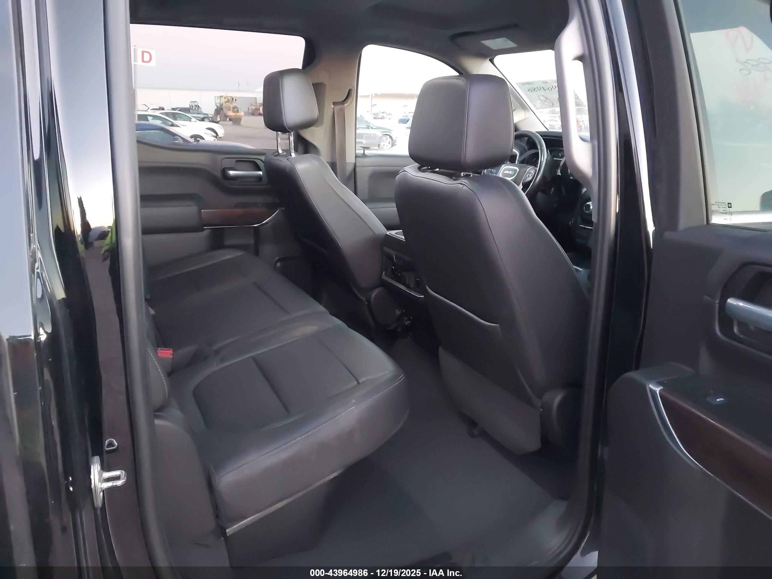 GMC SIERRA image 8