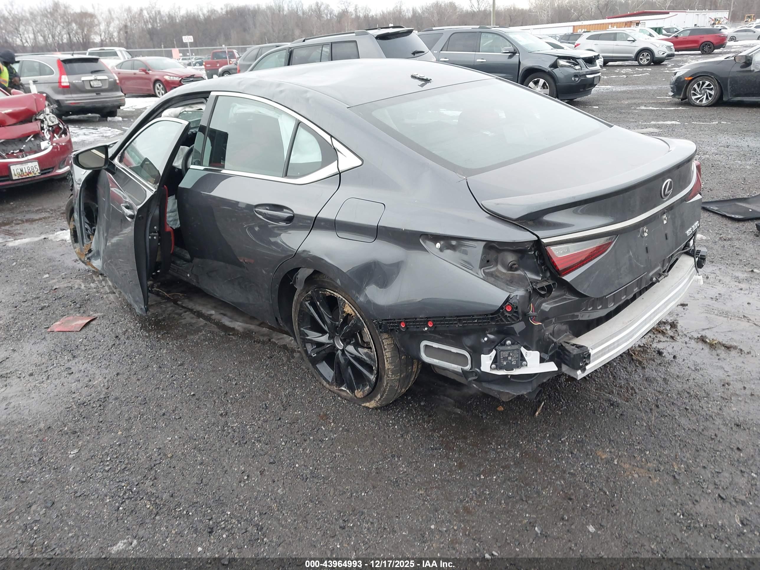 LEXUS ES image 3