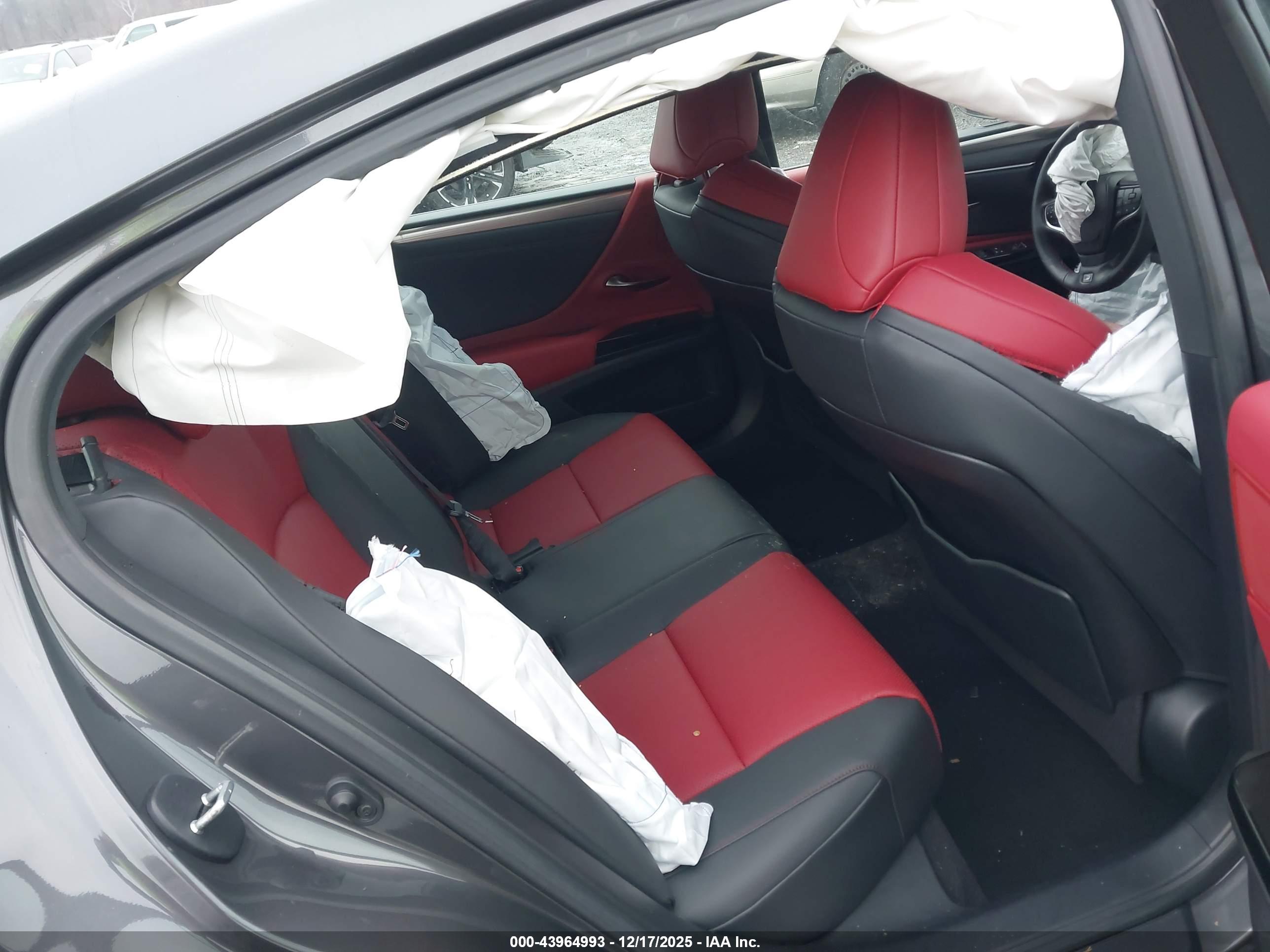 LEXUS ES image 8