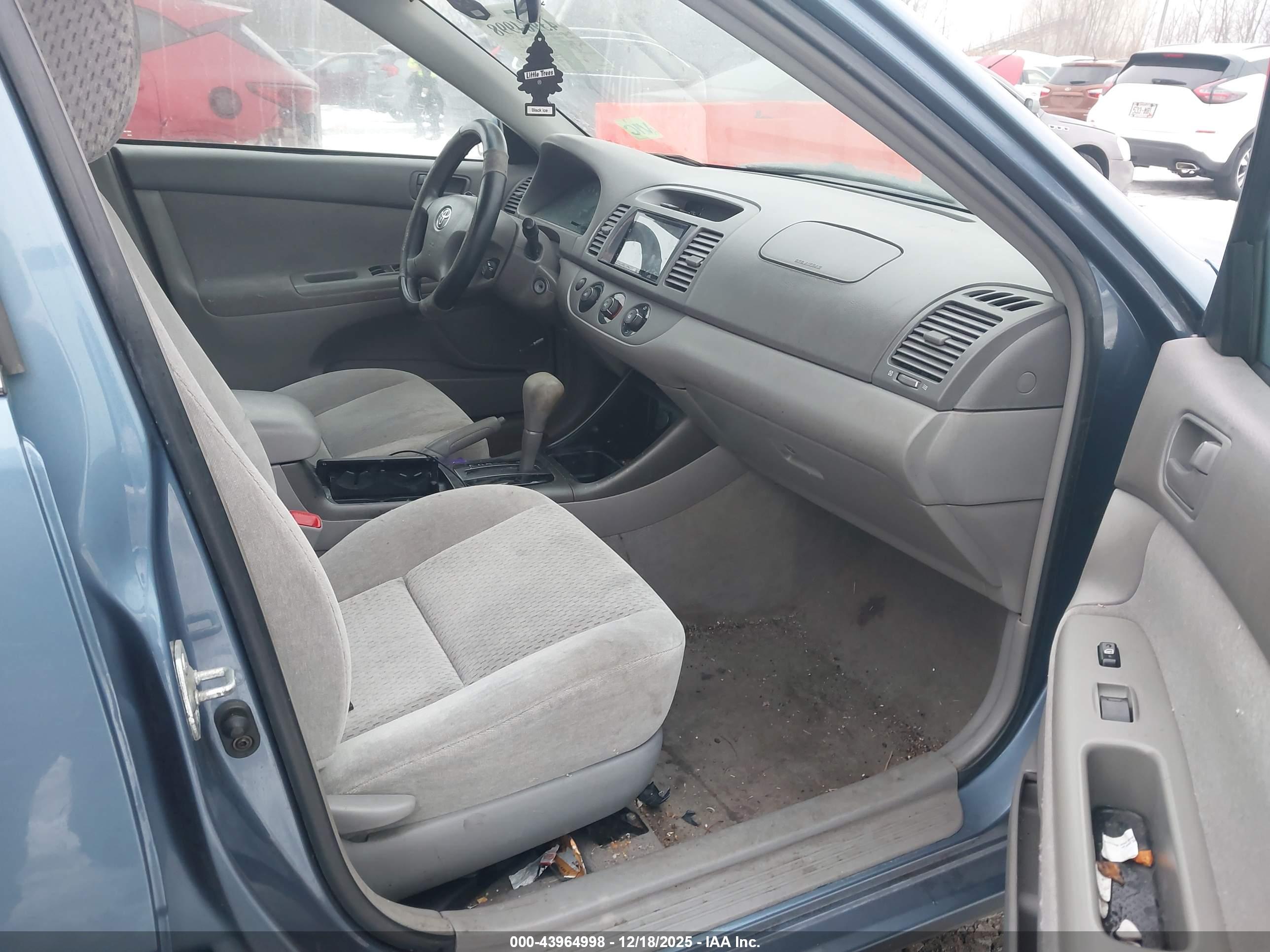 TOYOTA CAMRY image 5