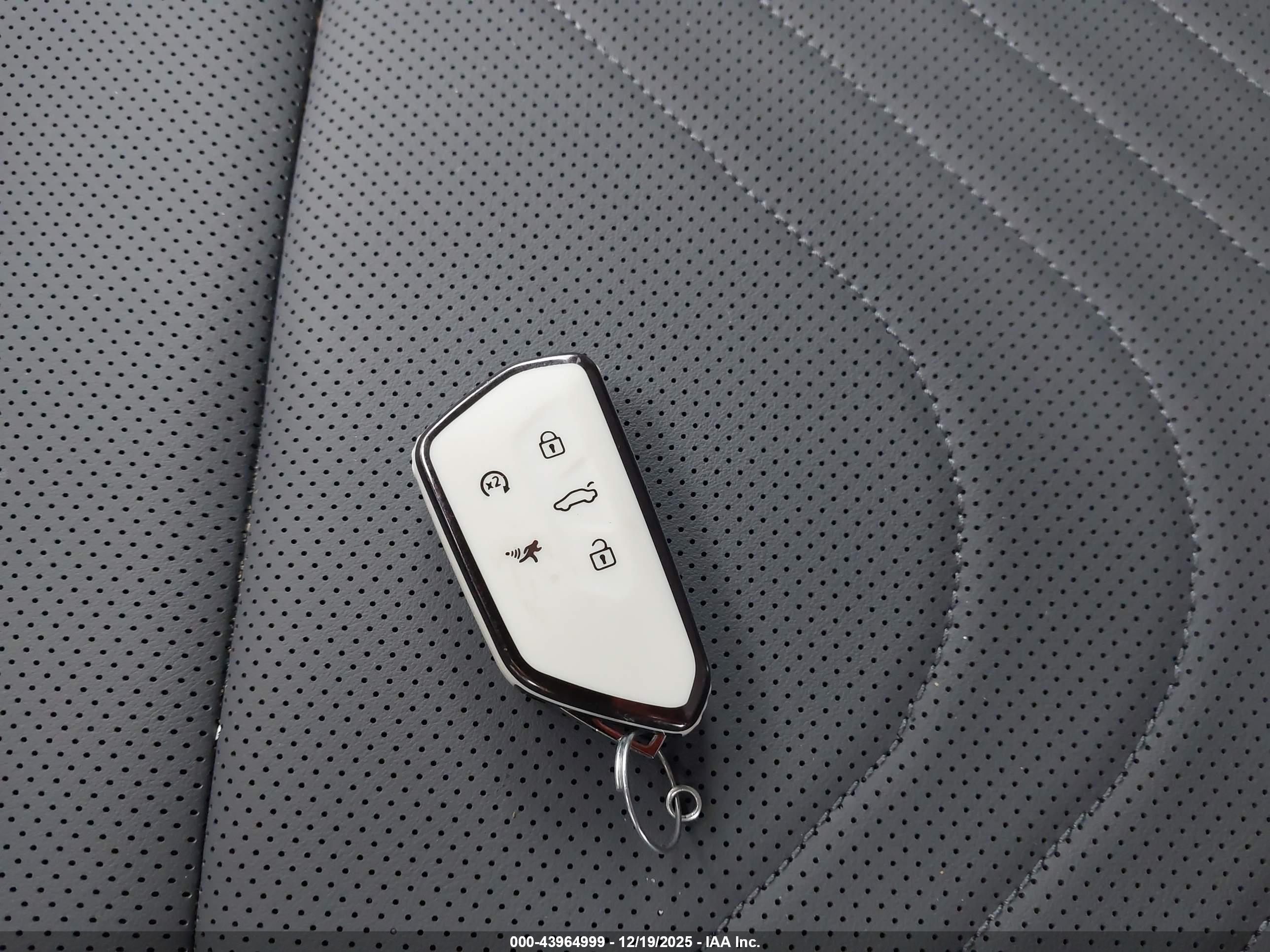 VOLKSWAGEN TIGUAN image 11