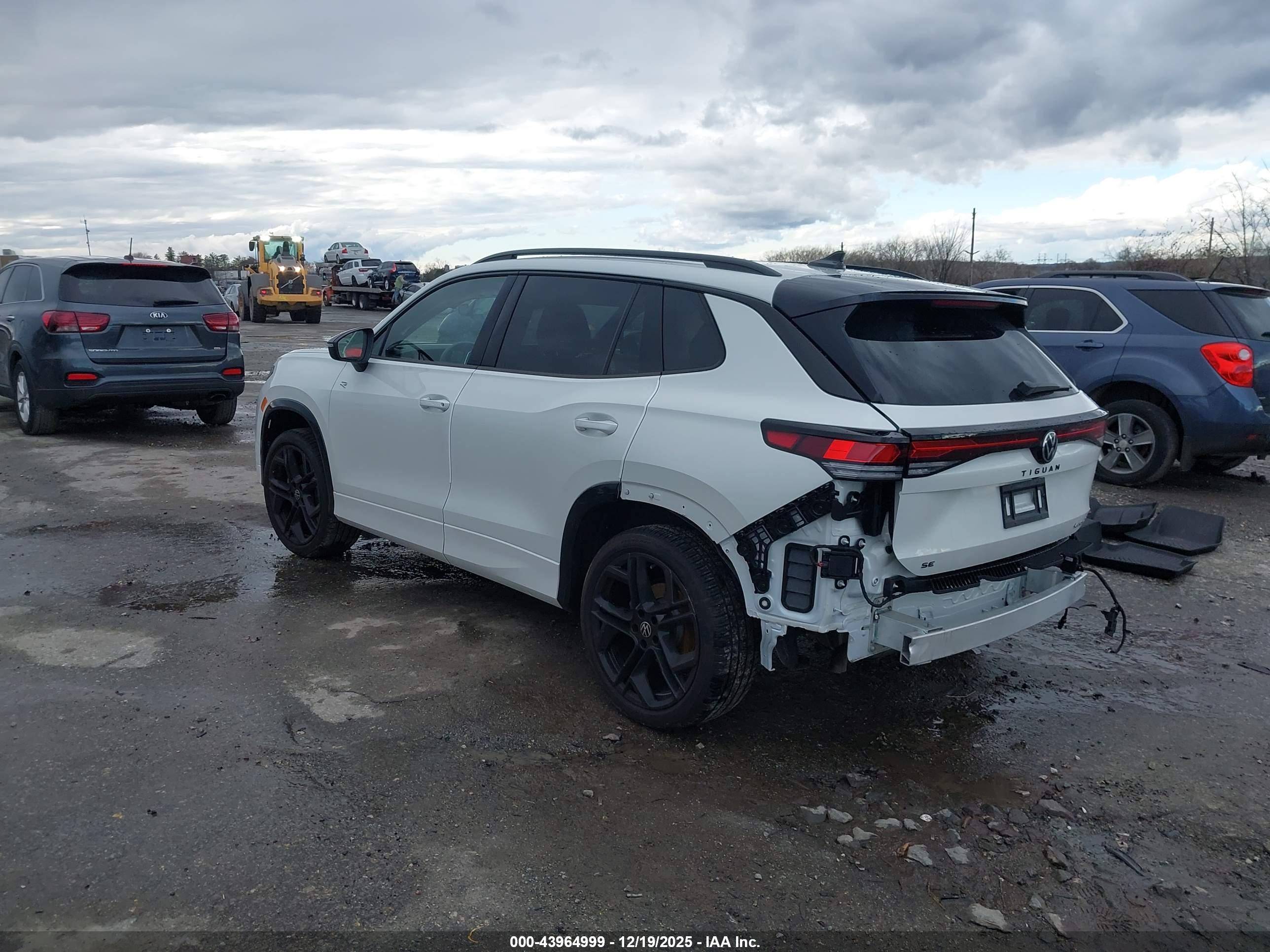 VOLKSWAGEN TIGUAN image 3