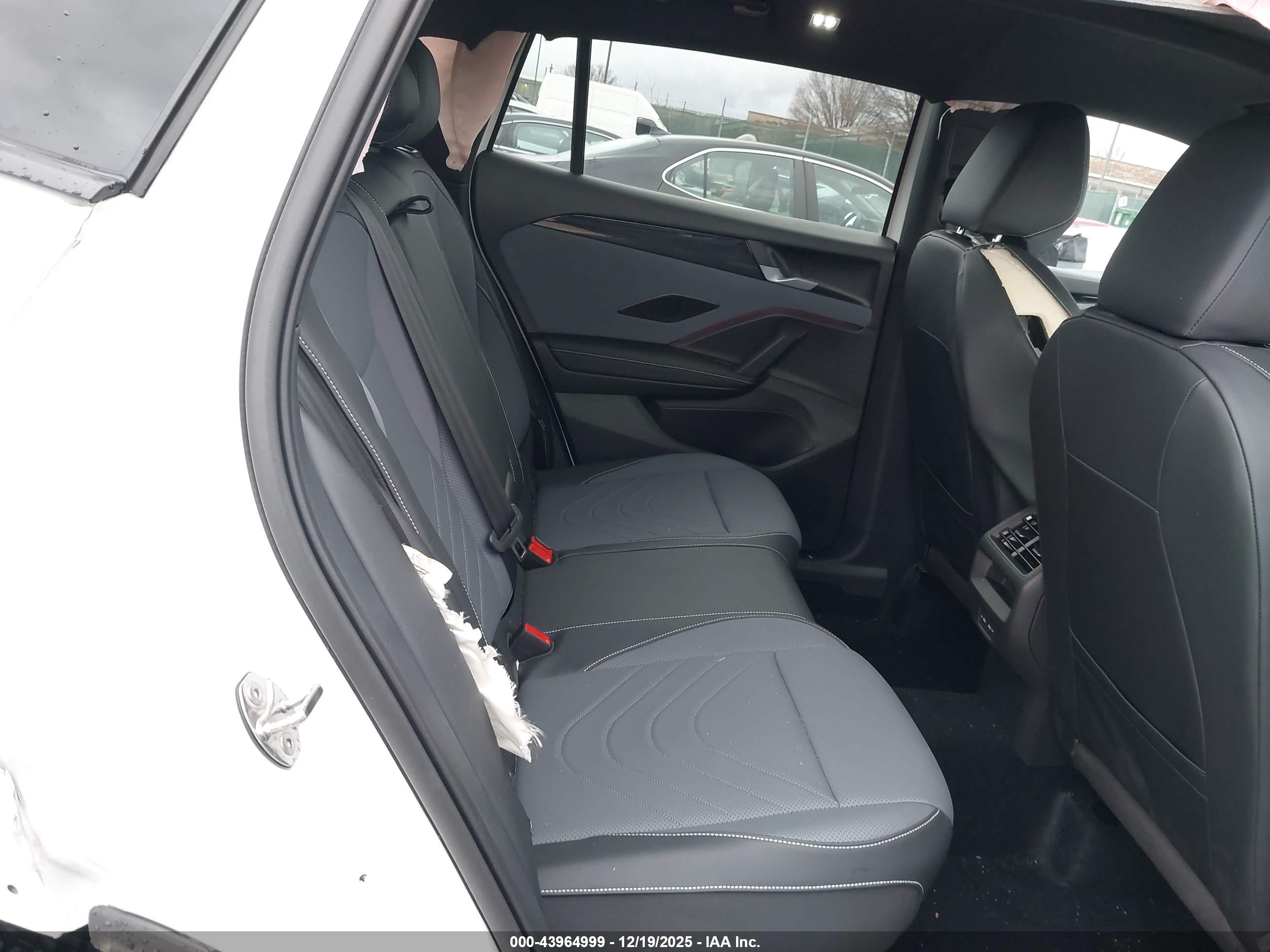 VOLKSWAGEN TIGUAN image 8