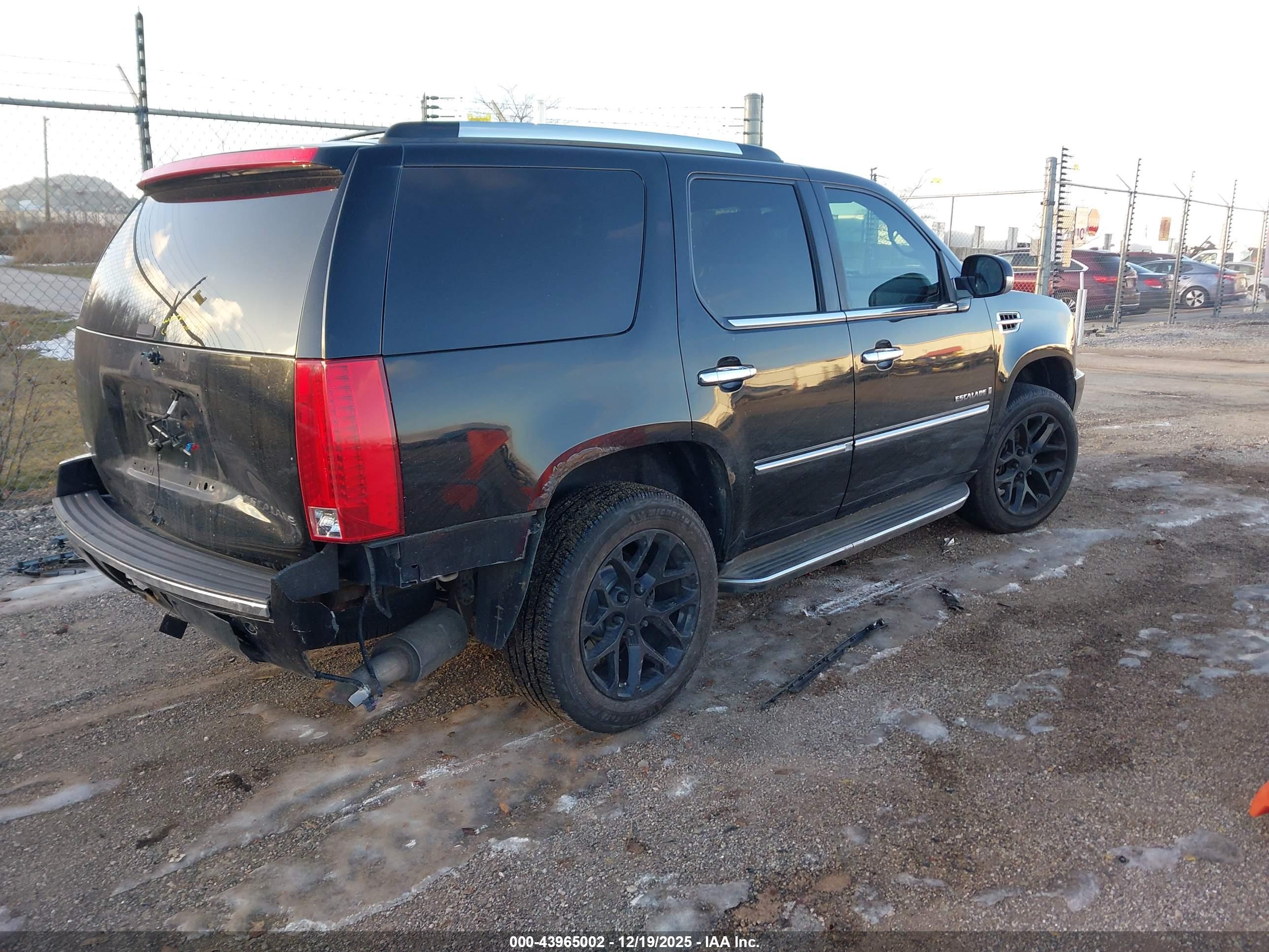 CADILLAC ESCALADE image 4