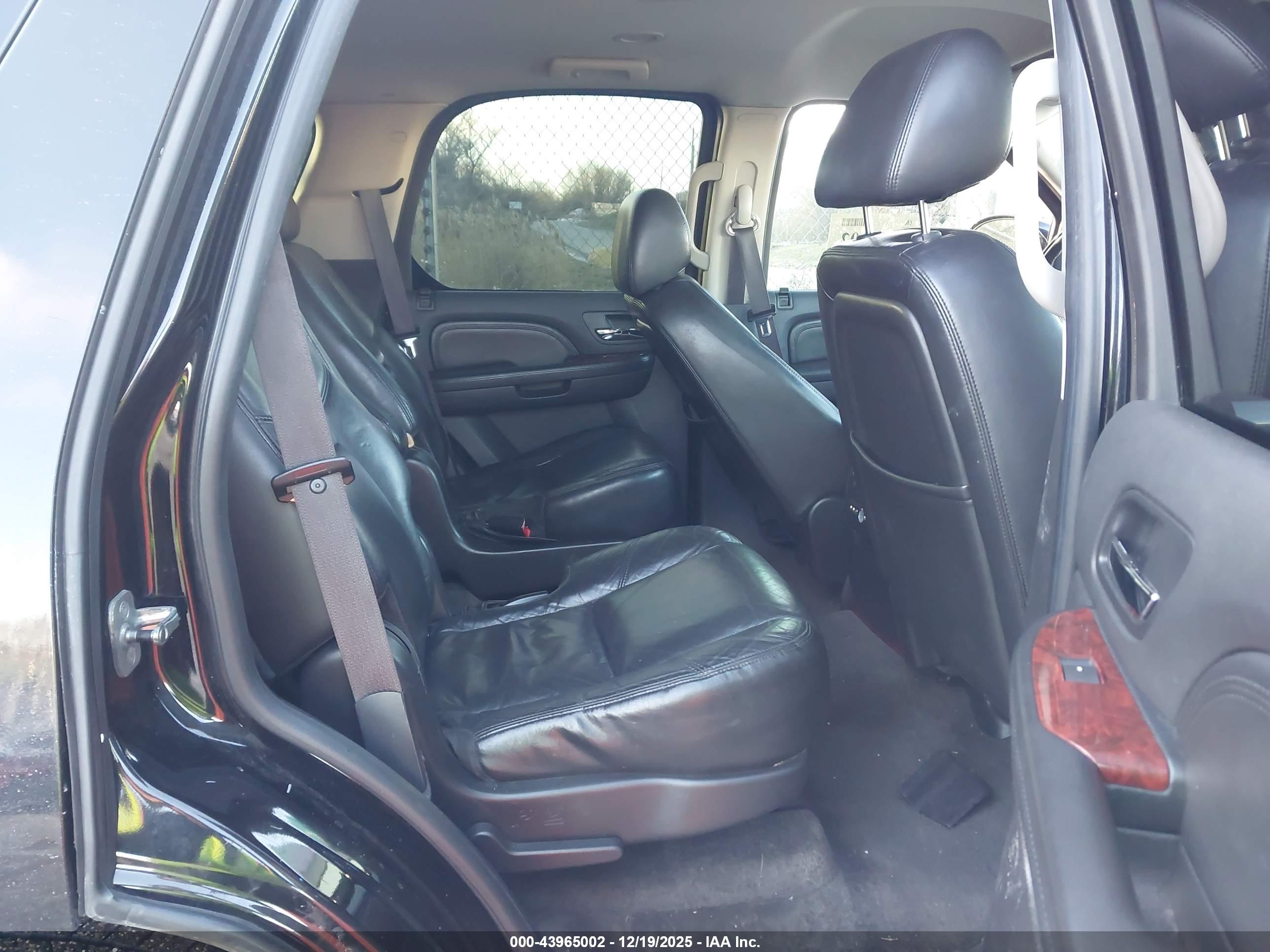 CADILLAC ESCALADE image 8