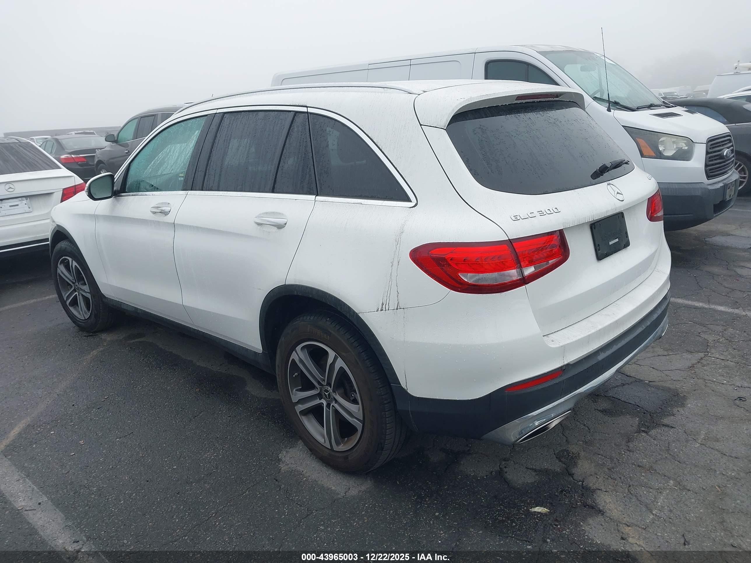 MERCEDES-BENZ GLC image 3