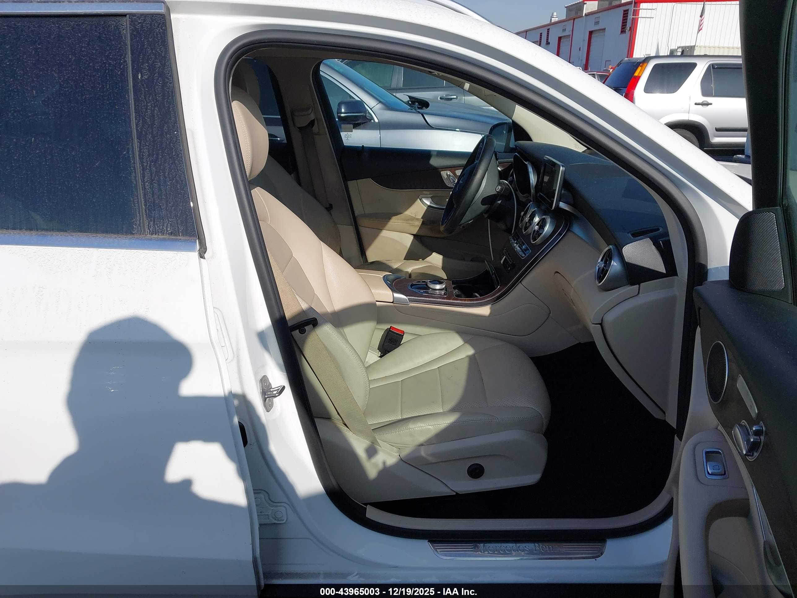 MERCEDES-BENZ GLC image 5