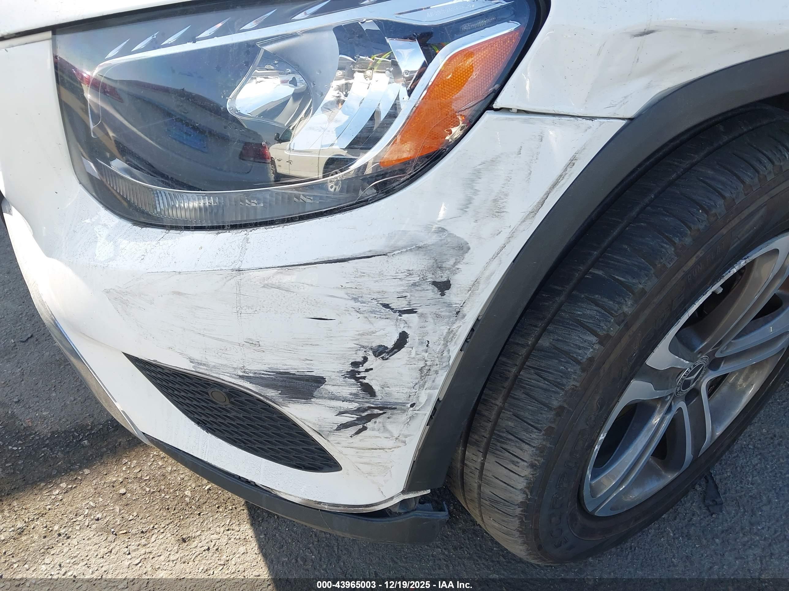 MERCEDES-BENZ GLC image 6