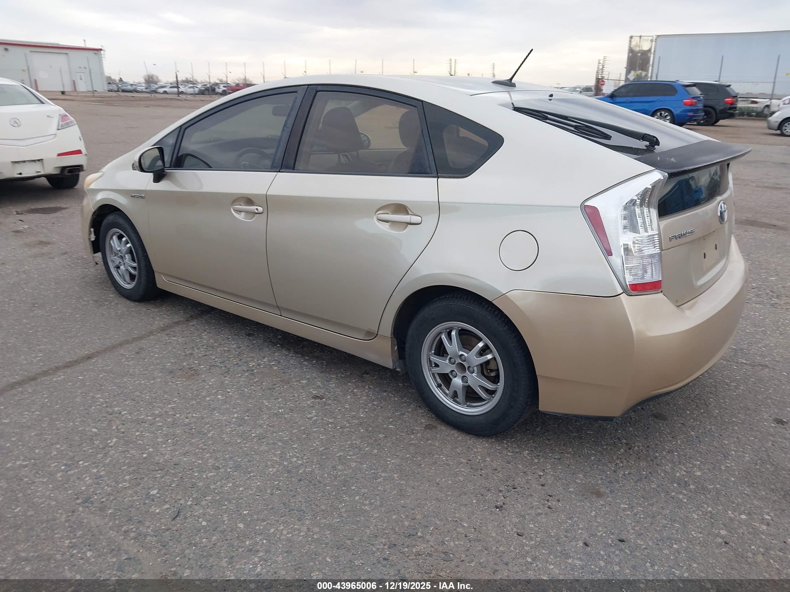 TOYOTA PRIUS image 3