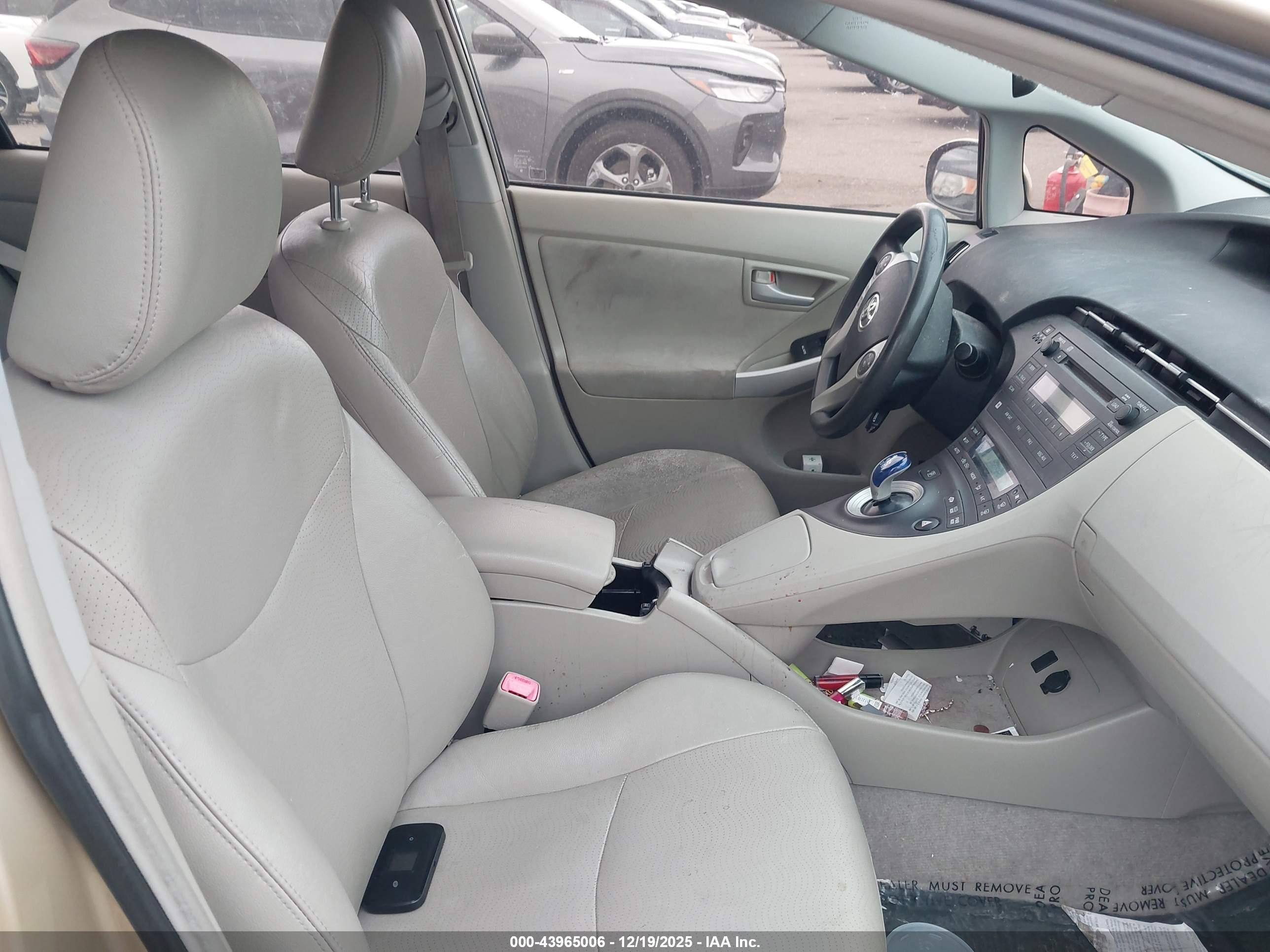 TOYOTA PRIUS image 5