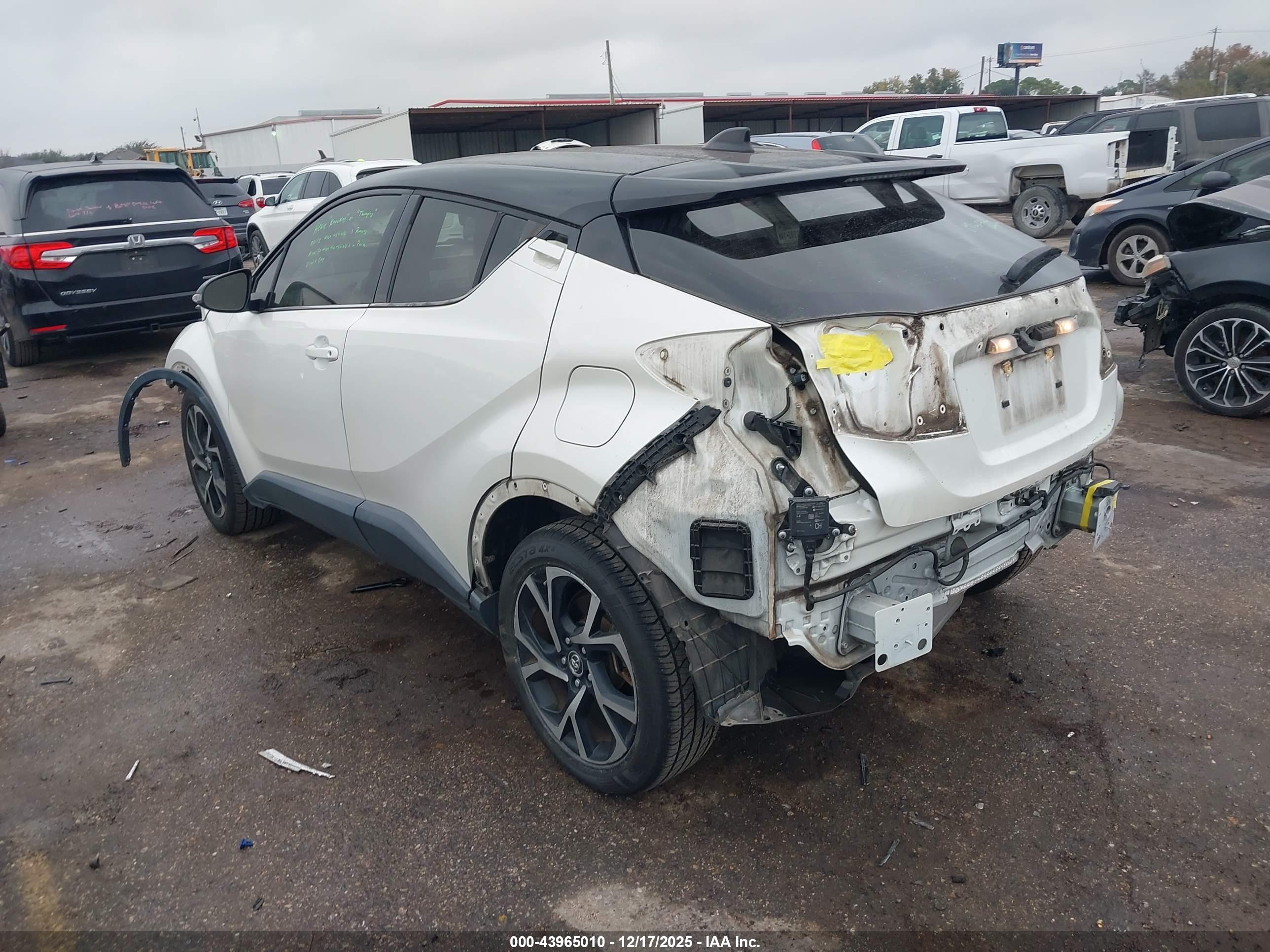 TOYOTA C-HR image 3