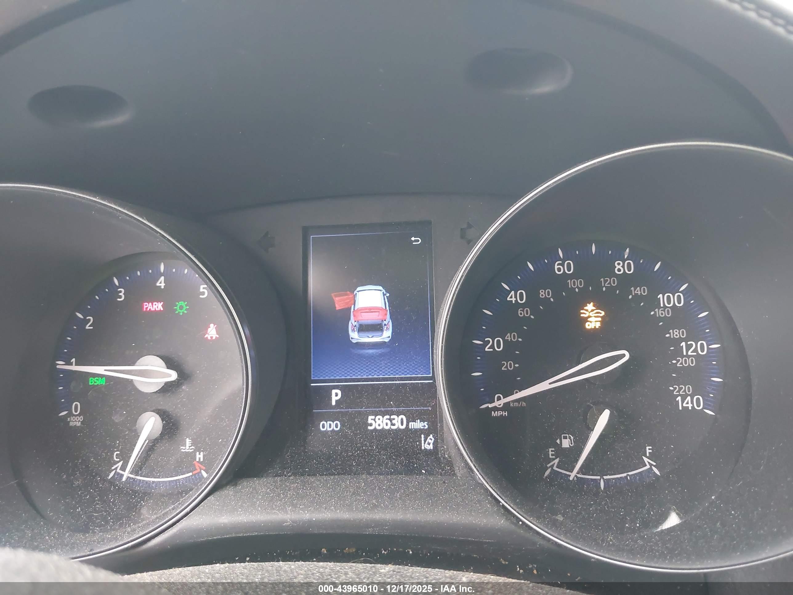 TOYOTA C-HR image 7