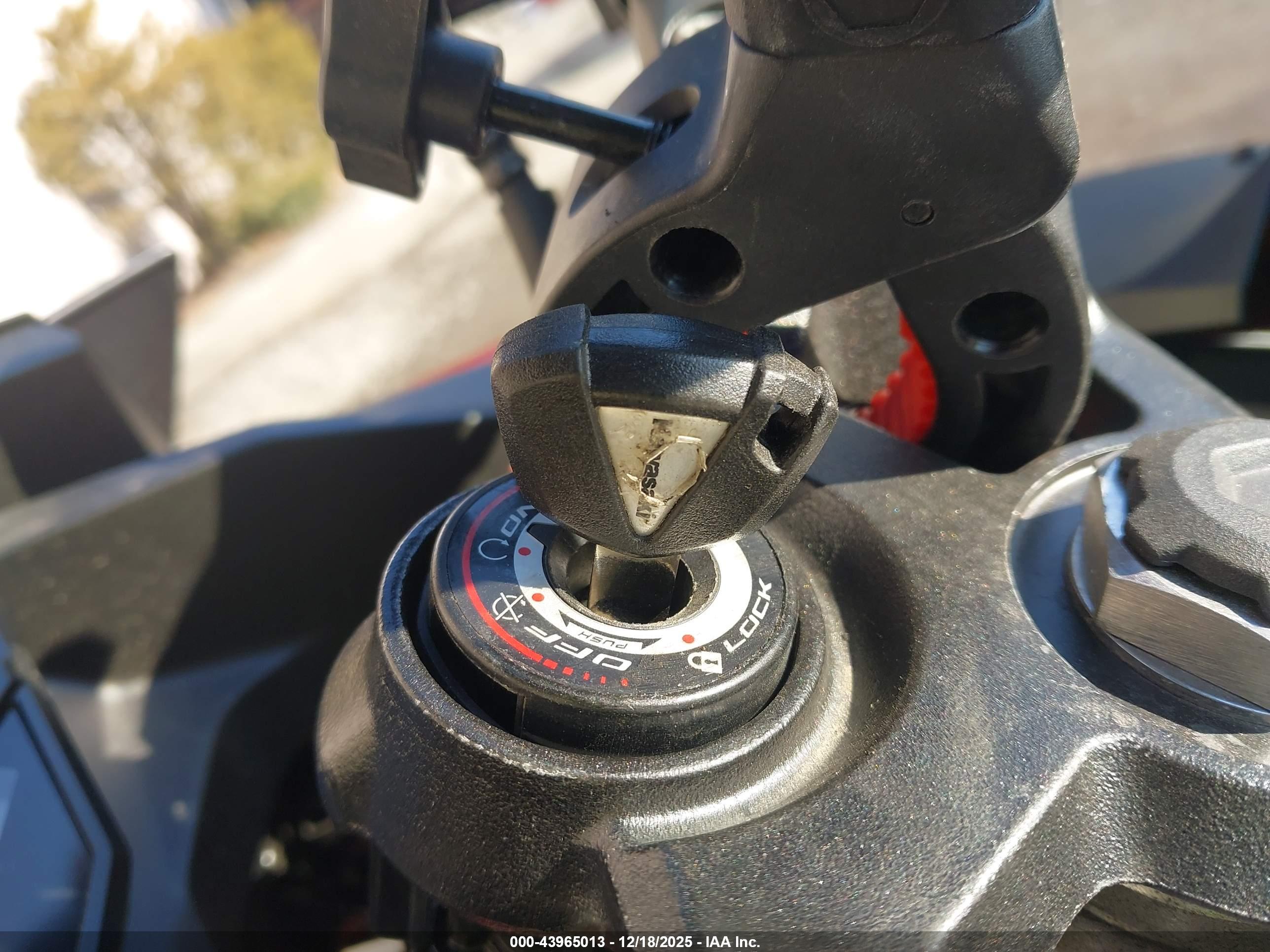 KAWASAKI EX500 image 11