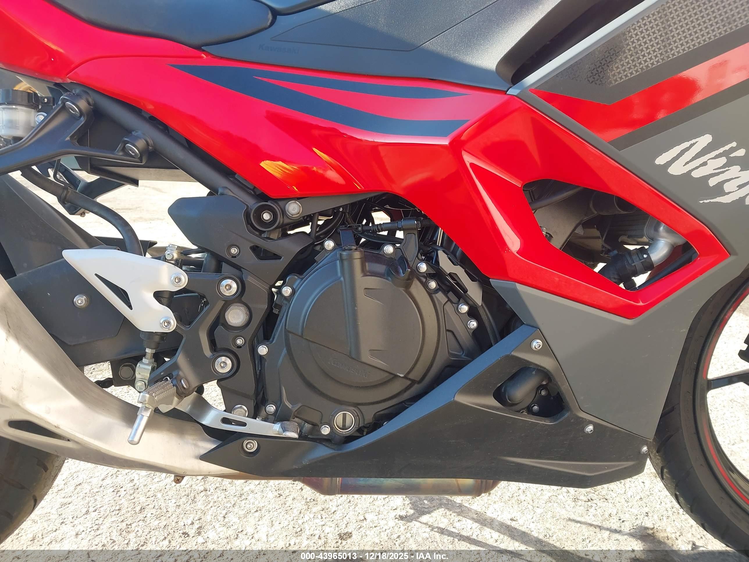KAWASAKI EX500 image 8