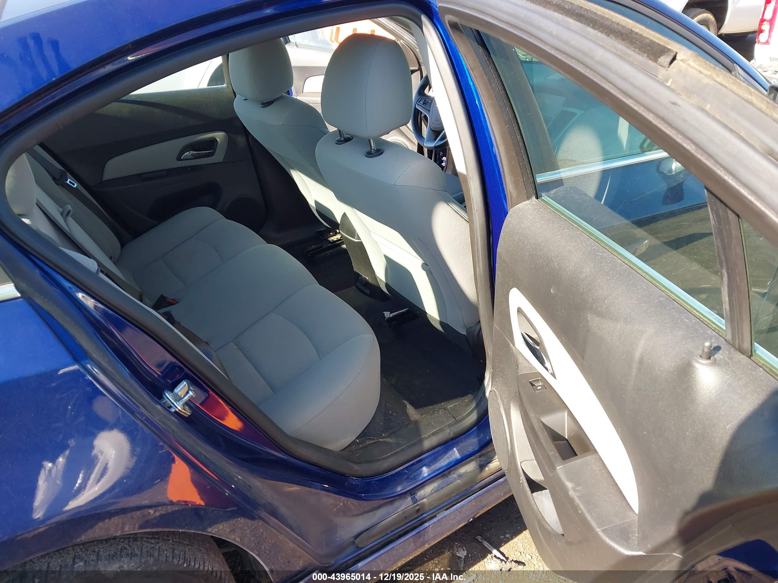 CHEVROLET CRUZE image 8
