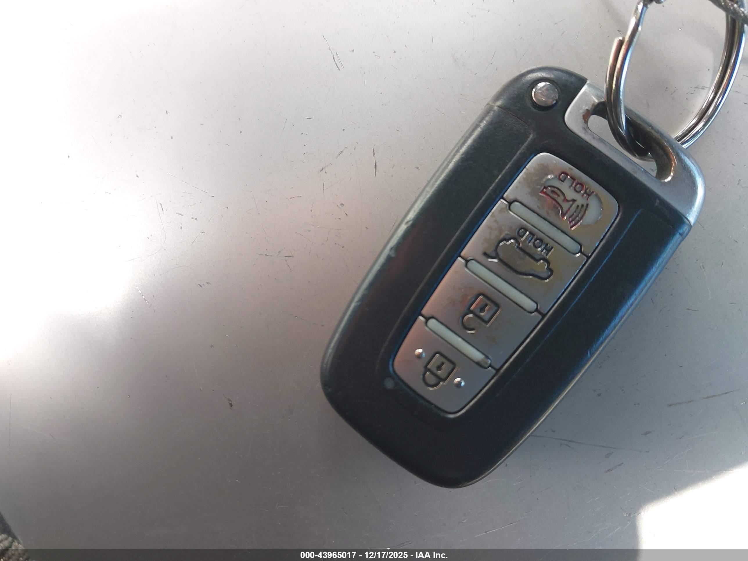 HYUNDAI VELOSTER image 11