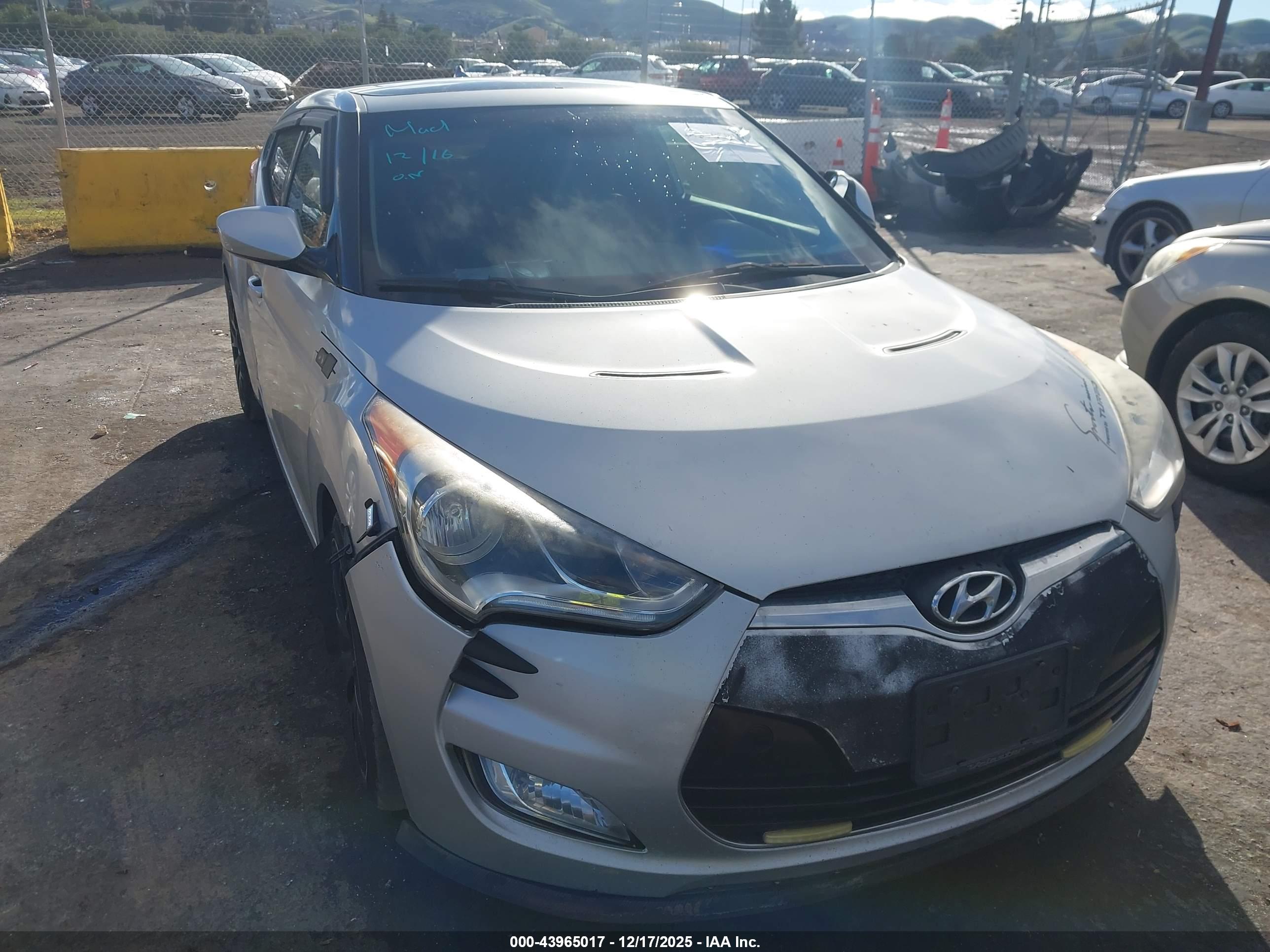 HYUNDAI VELOSTER image 6