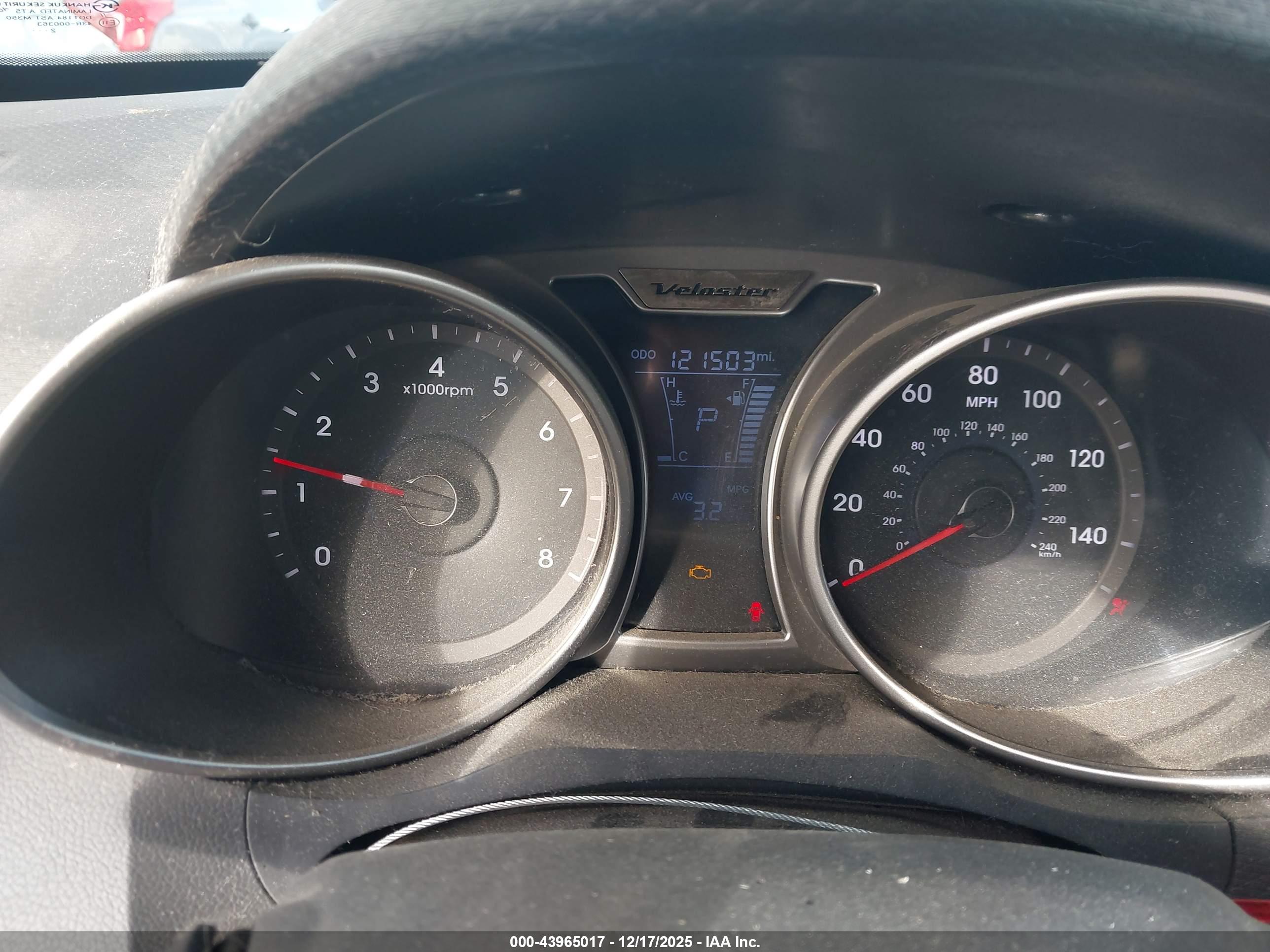 HYUNDAI VELOSTER image 7