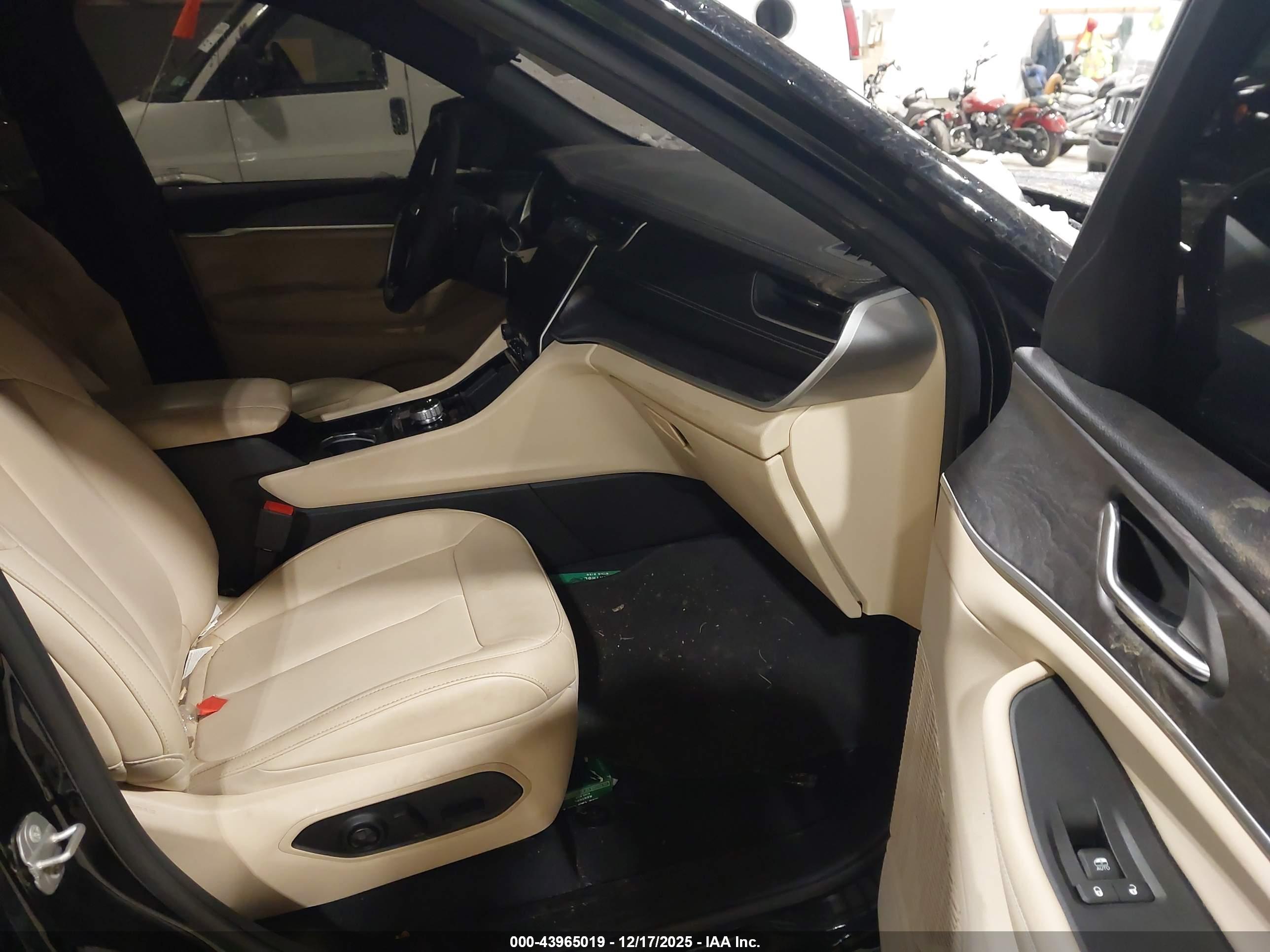 JEEP GRAND image 5