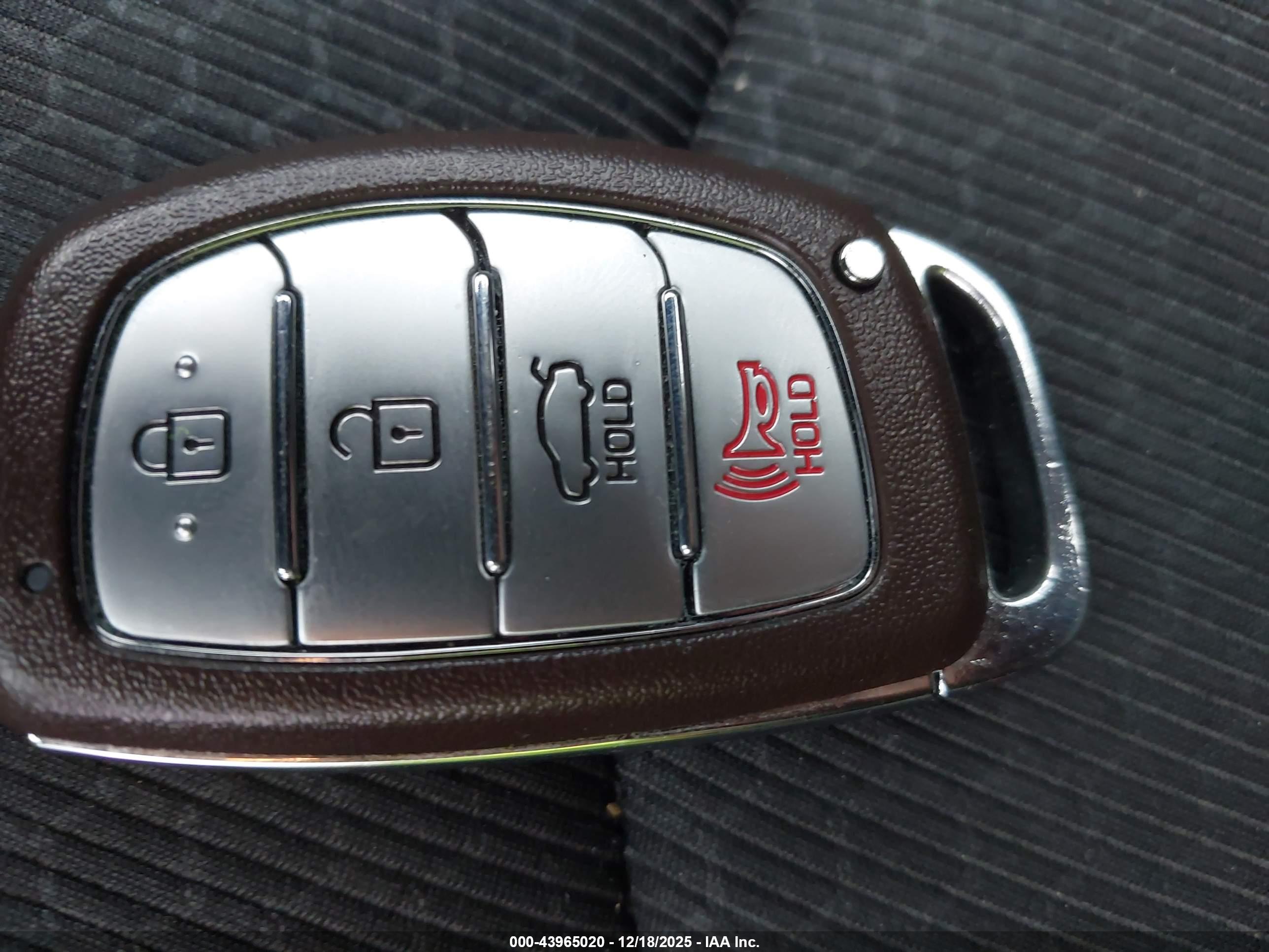HYUNDAI ELANTRA image 11