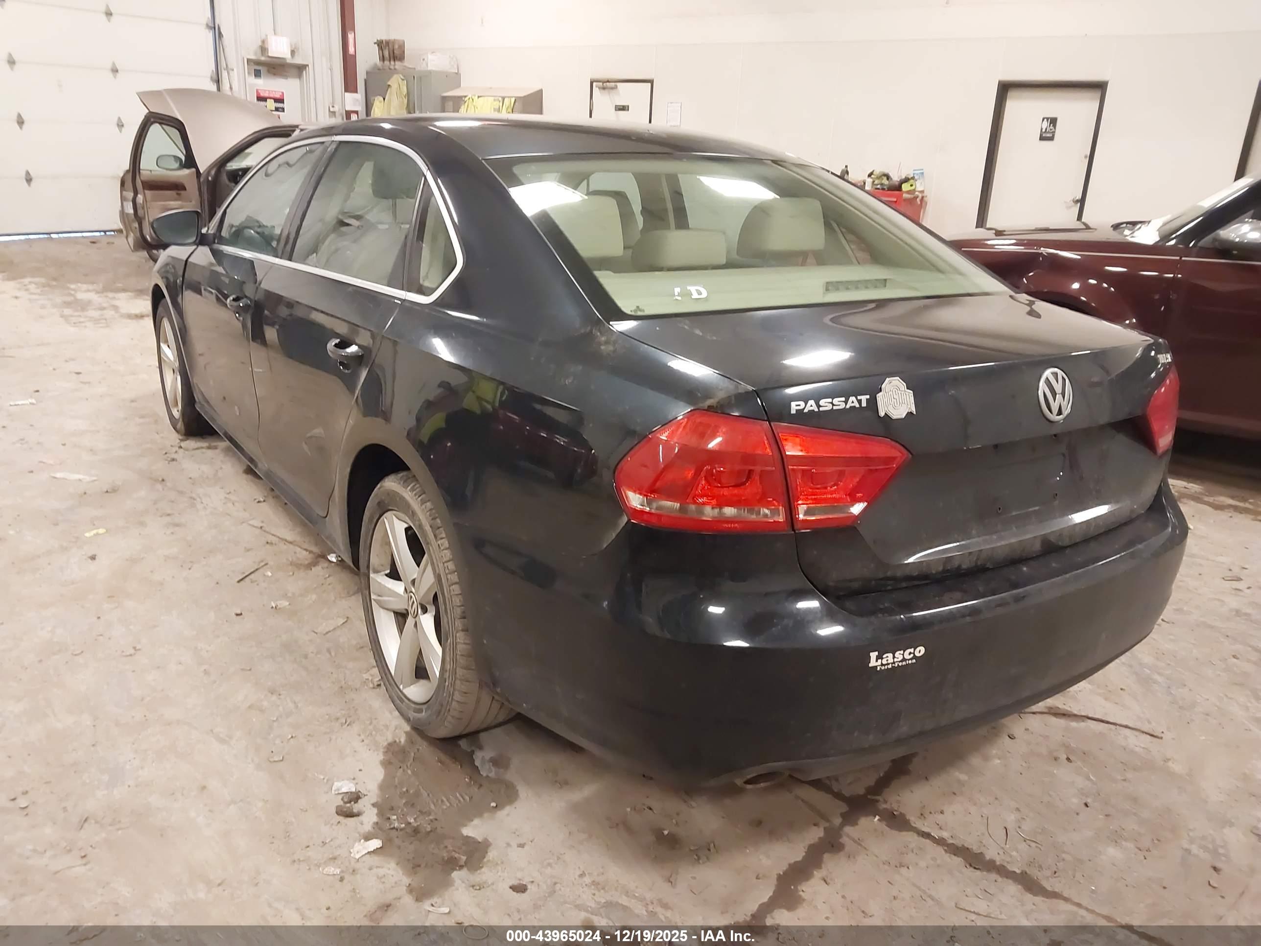 VOLKSWAGEN PASSAT image 3