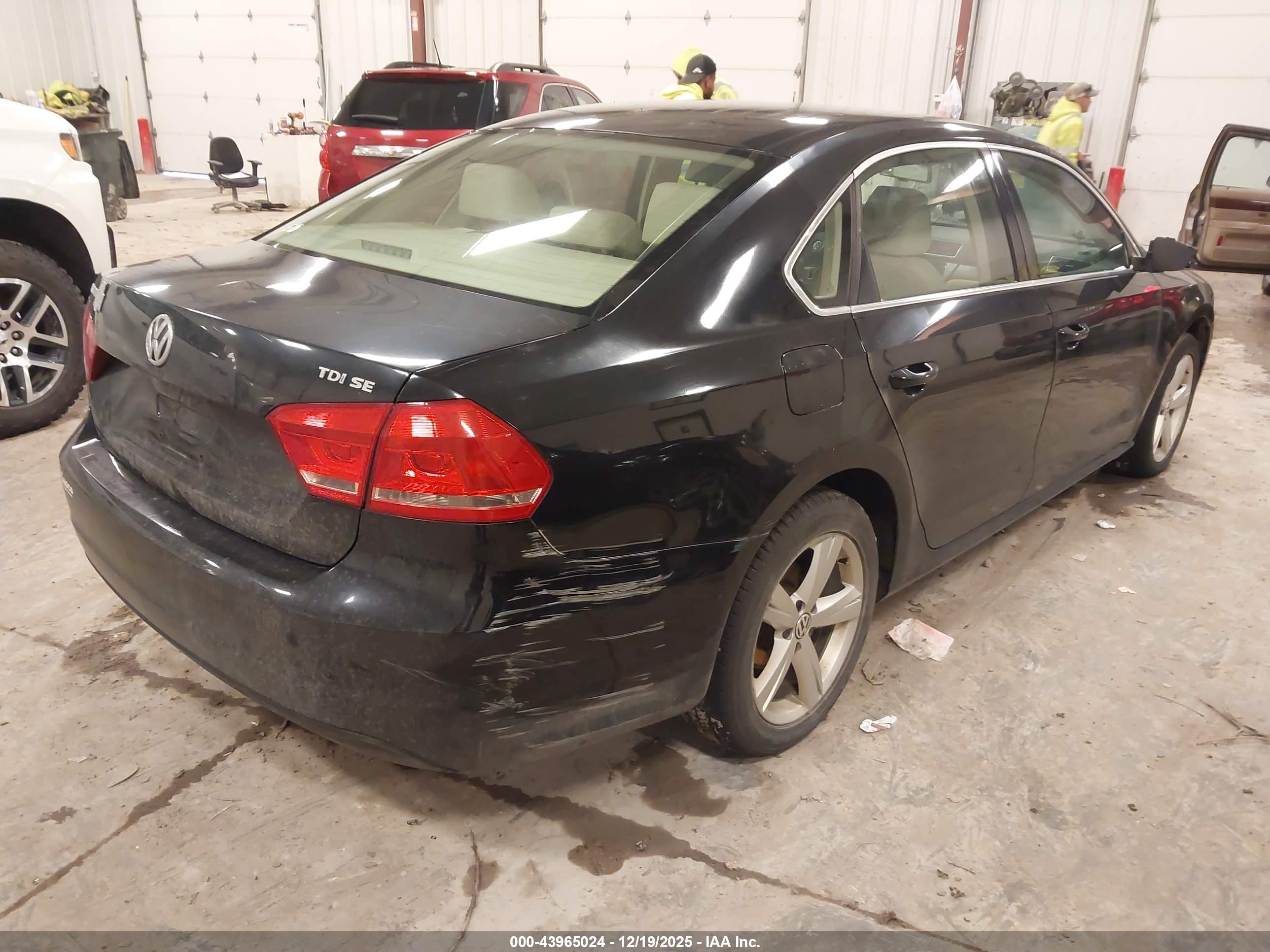VOLKSWAGEN PASSAT image 4