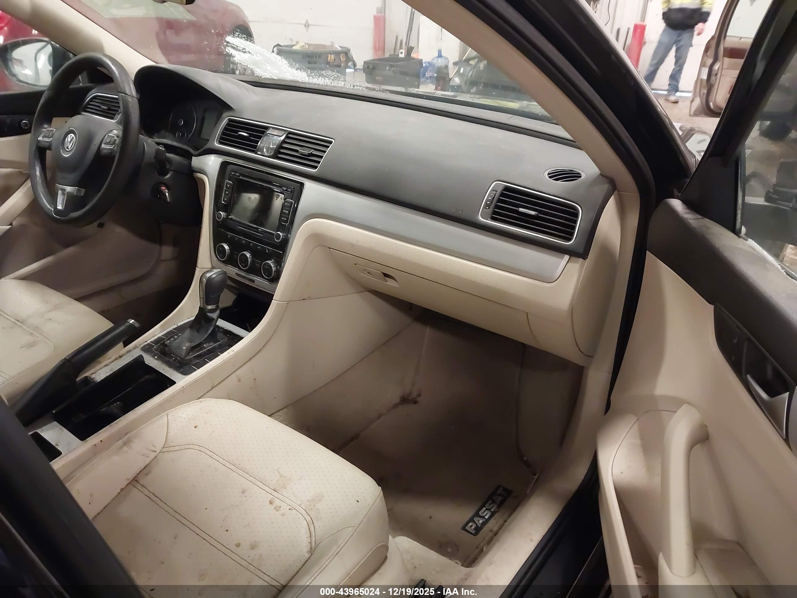 VOLKSWAGEN PASSAT image 5