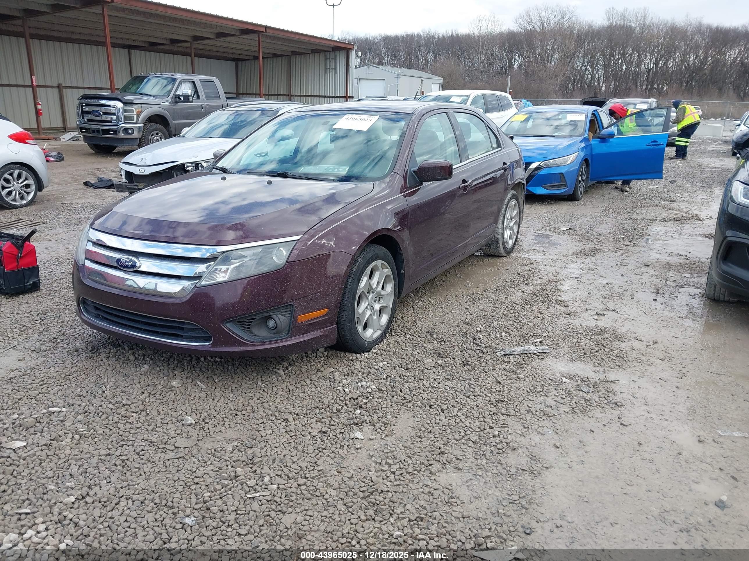 FORD FUSION image 2