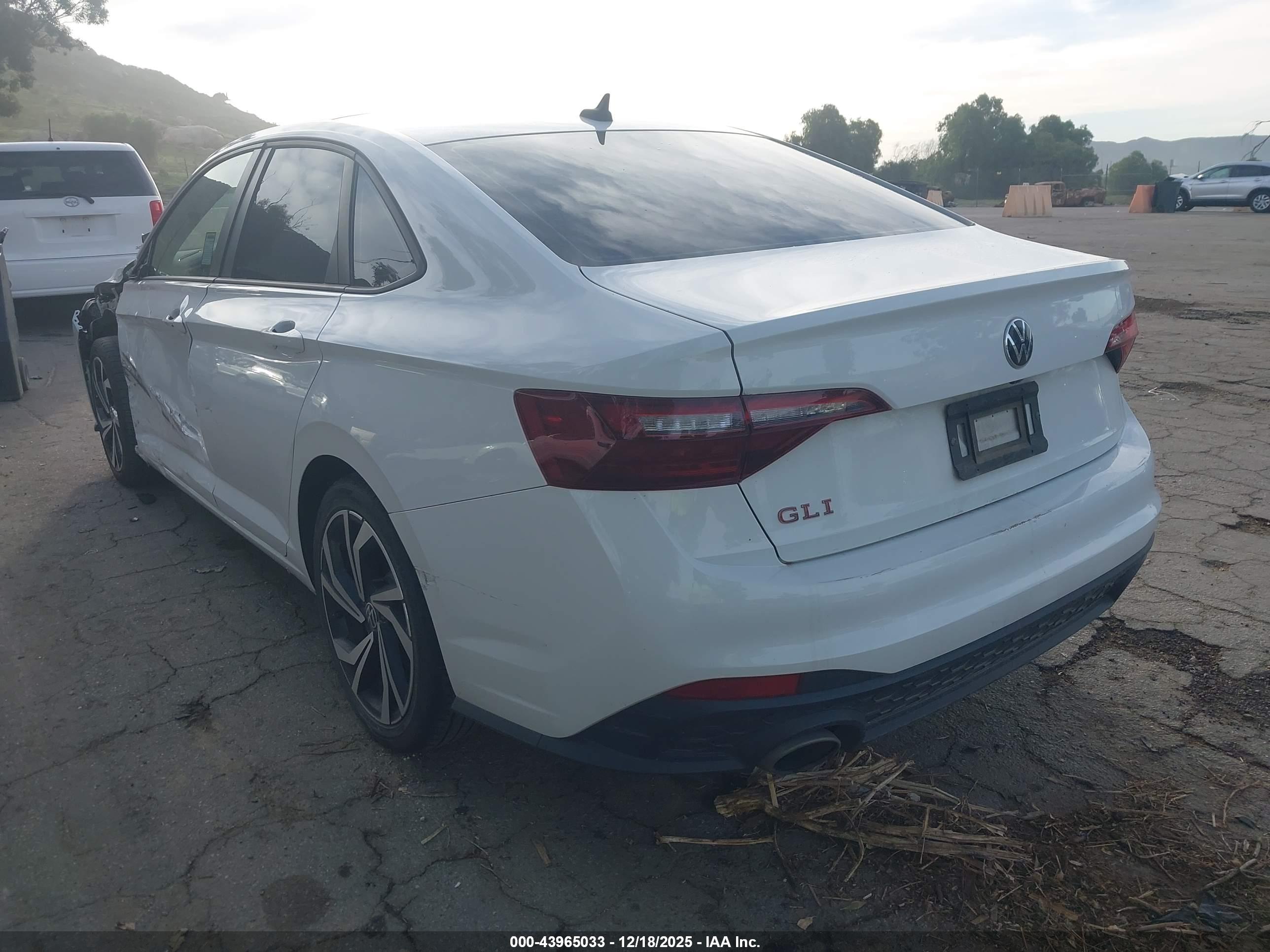 VOLKSWAGEN JETTA image 3