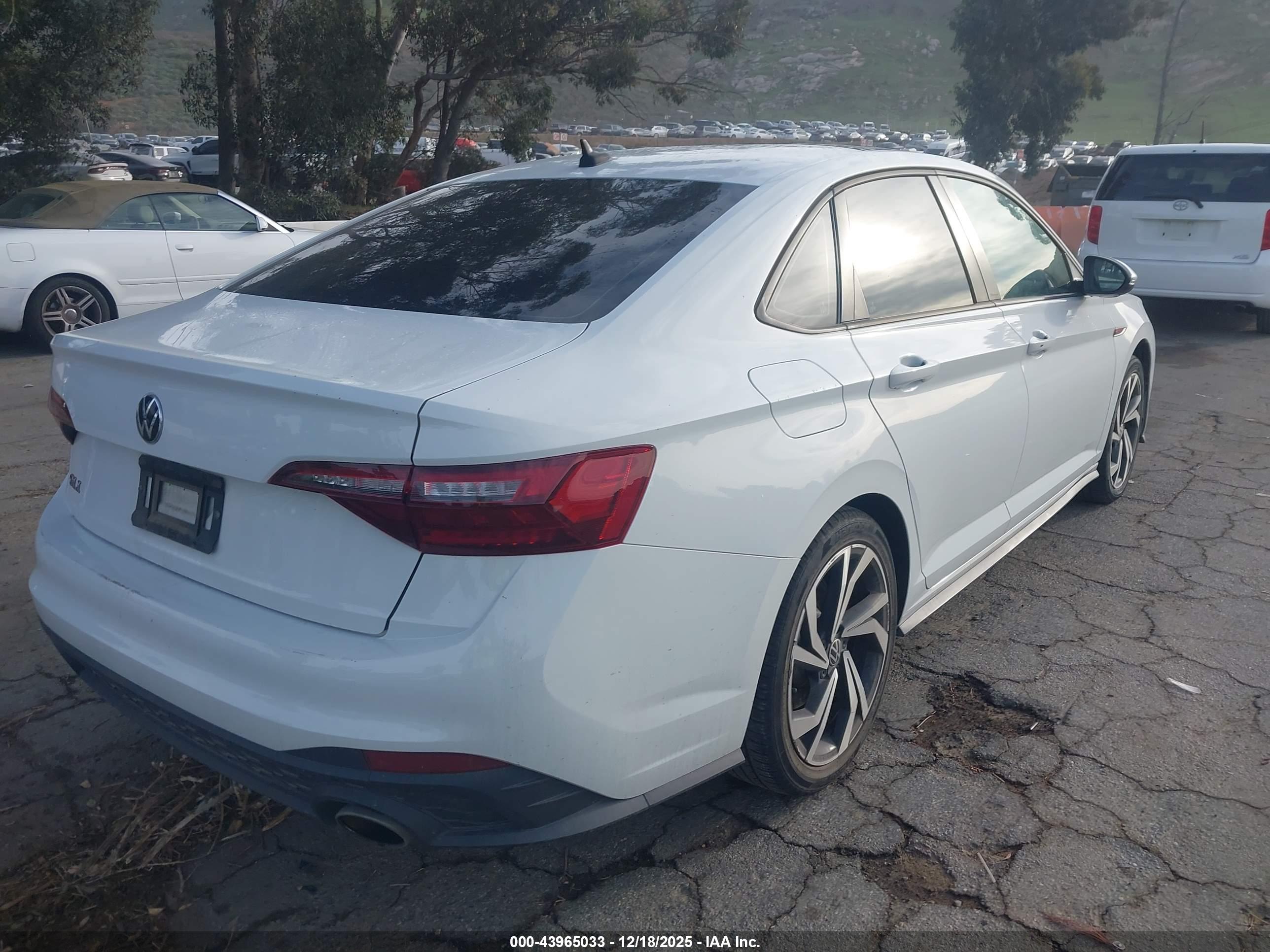 VOLKSWAGEN JETTA image 4