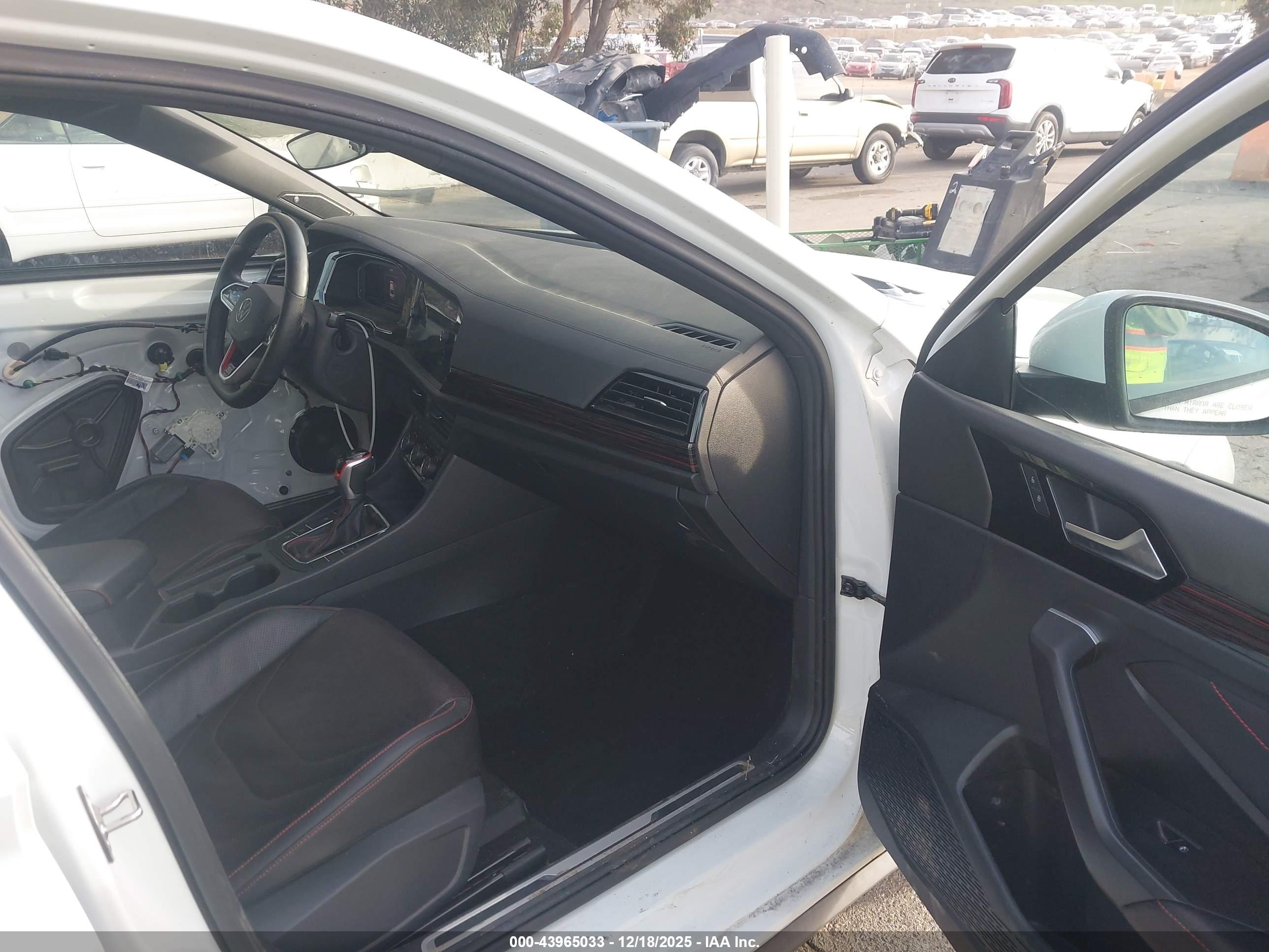 VOLKSWAGEN JETTA image 5