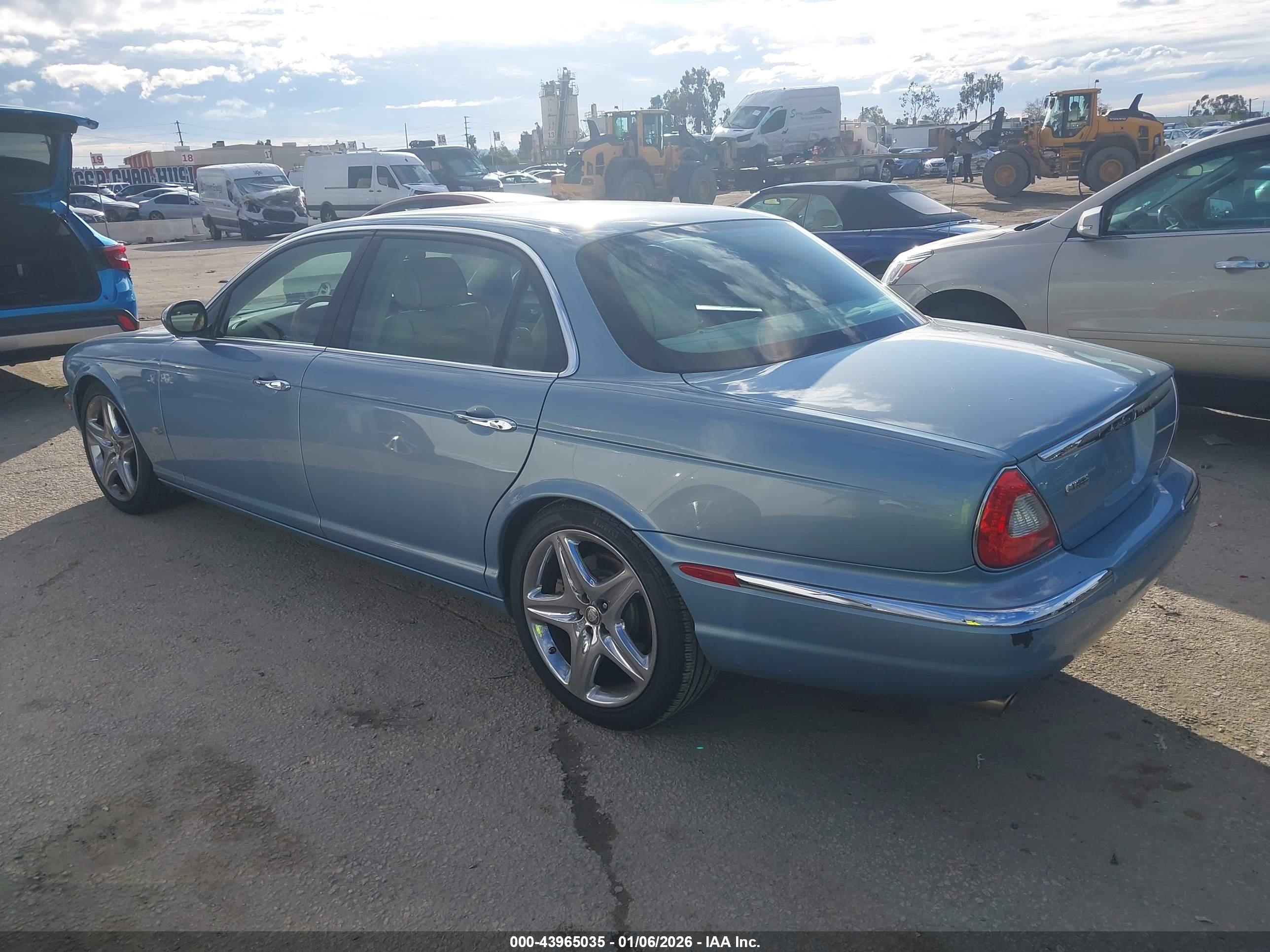 JAGUAR XJ image 3