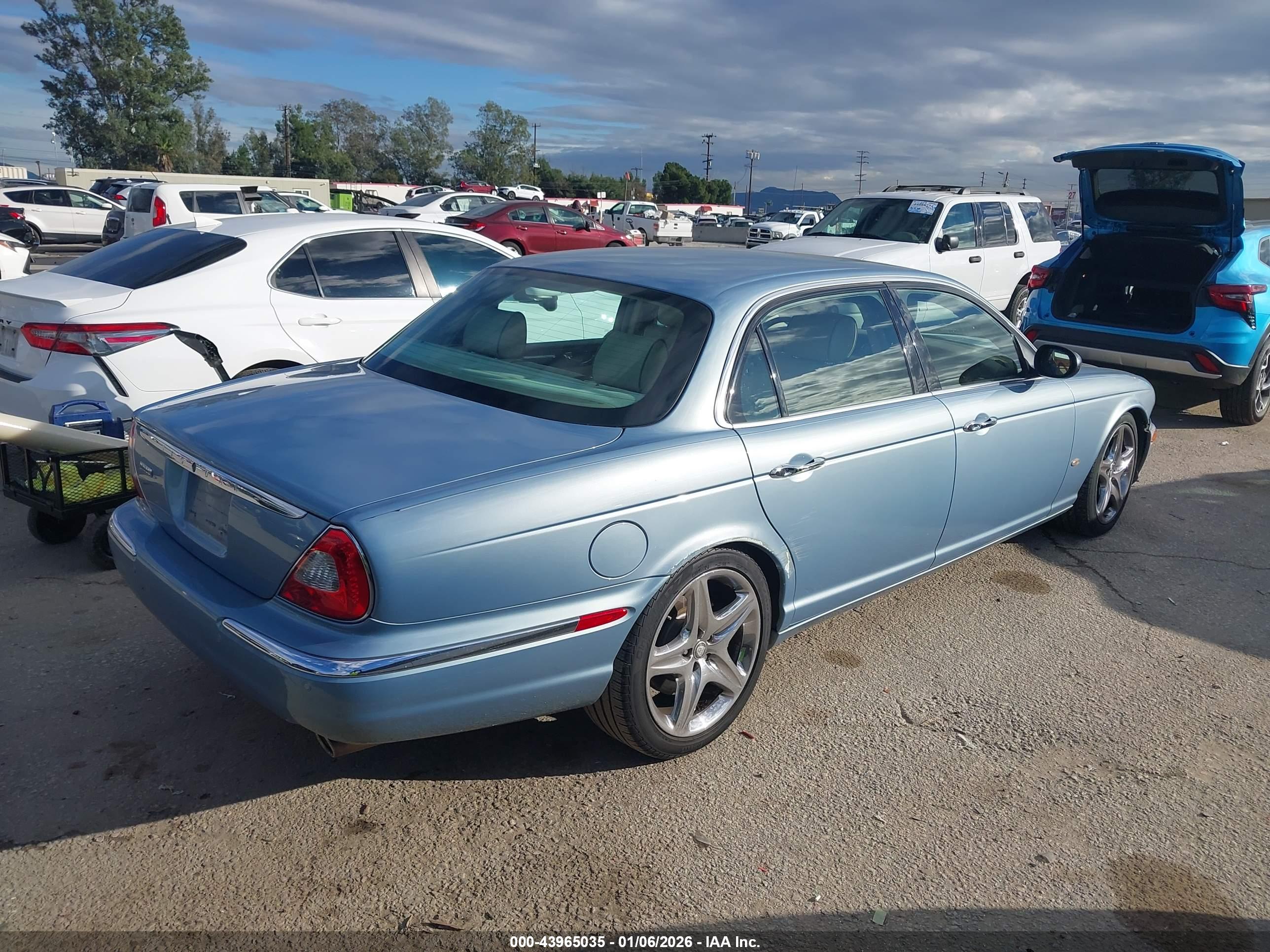 JAGUAR XJ image 4