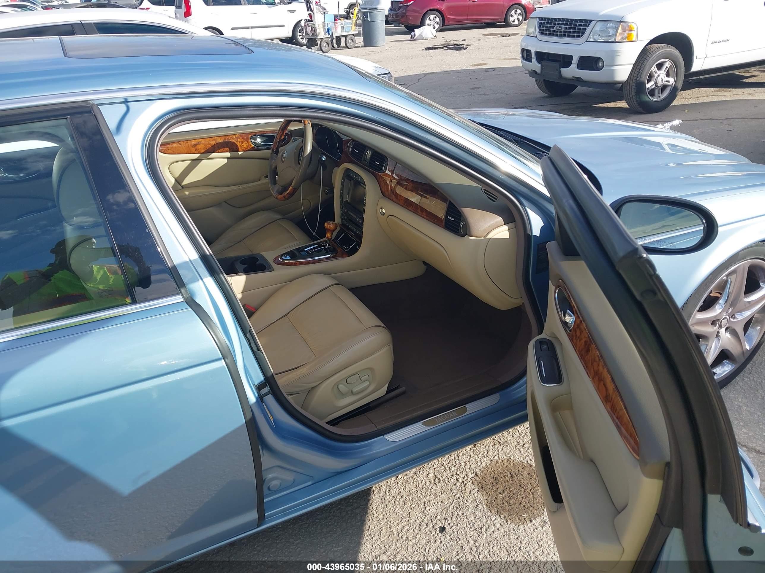 JAGUAR XJ image 5