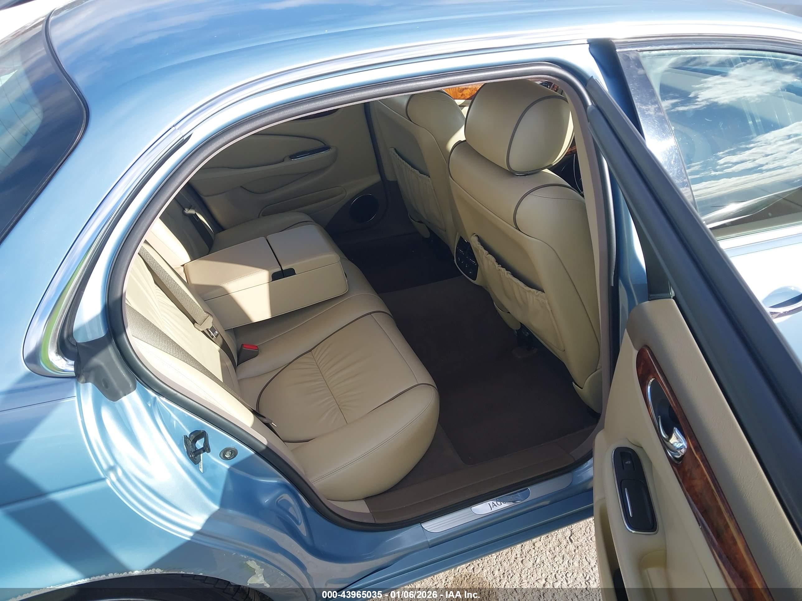 JAGUAR XJ image 8