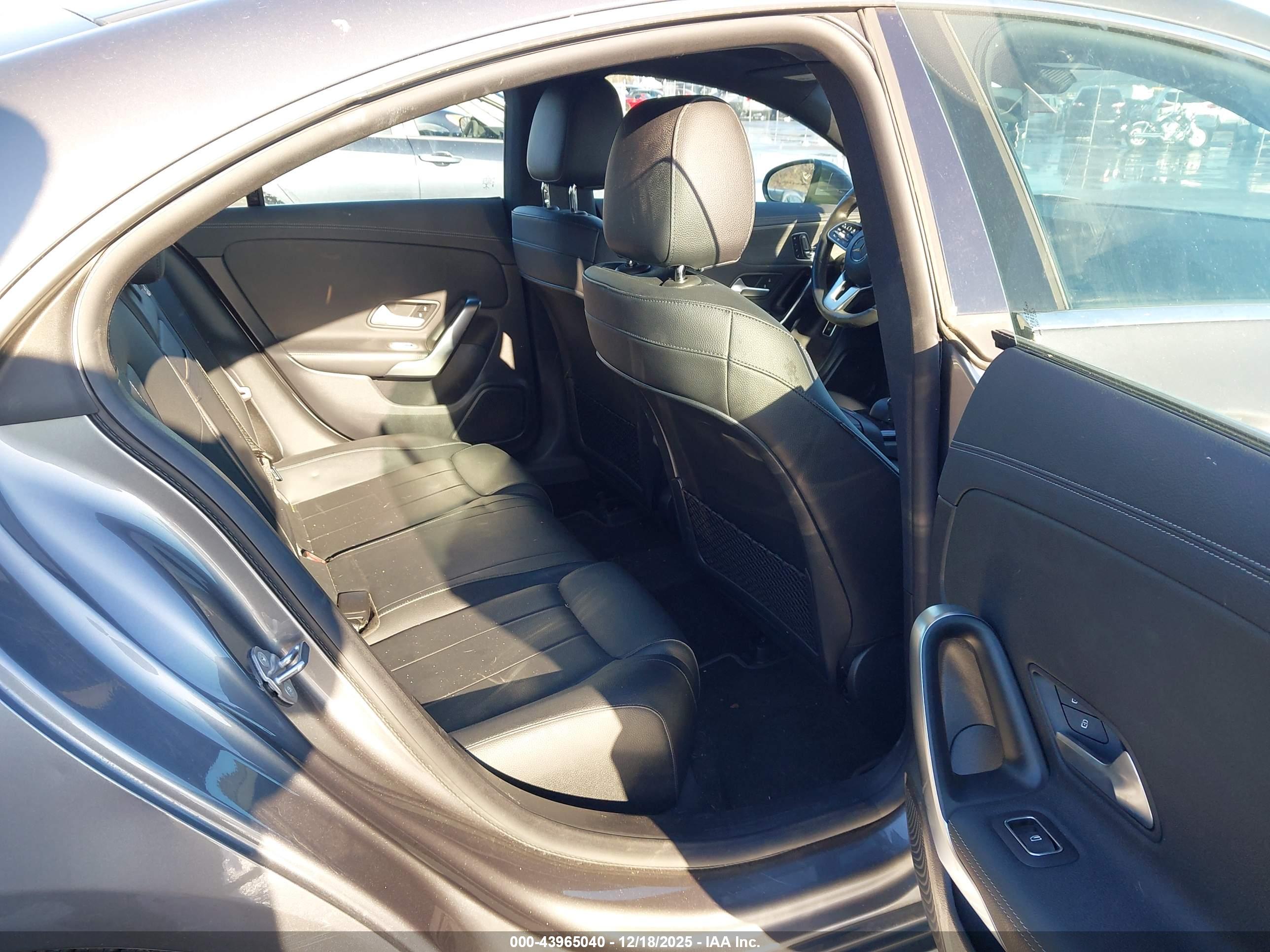 MERCEDES-BENZ CLA image 8