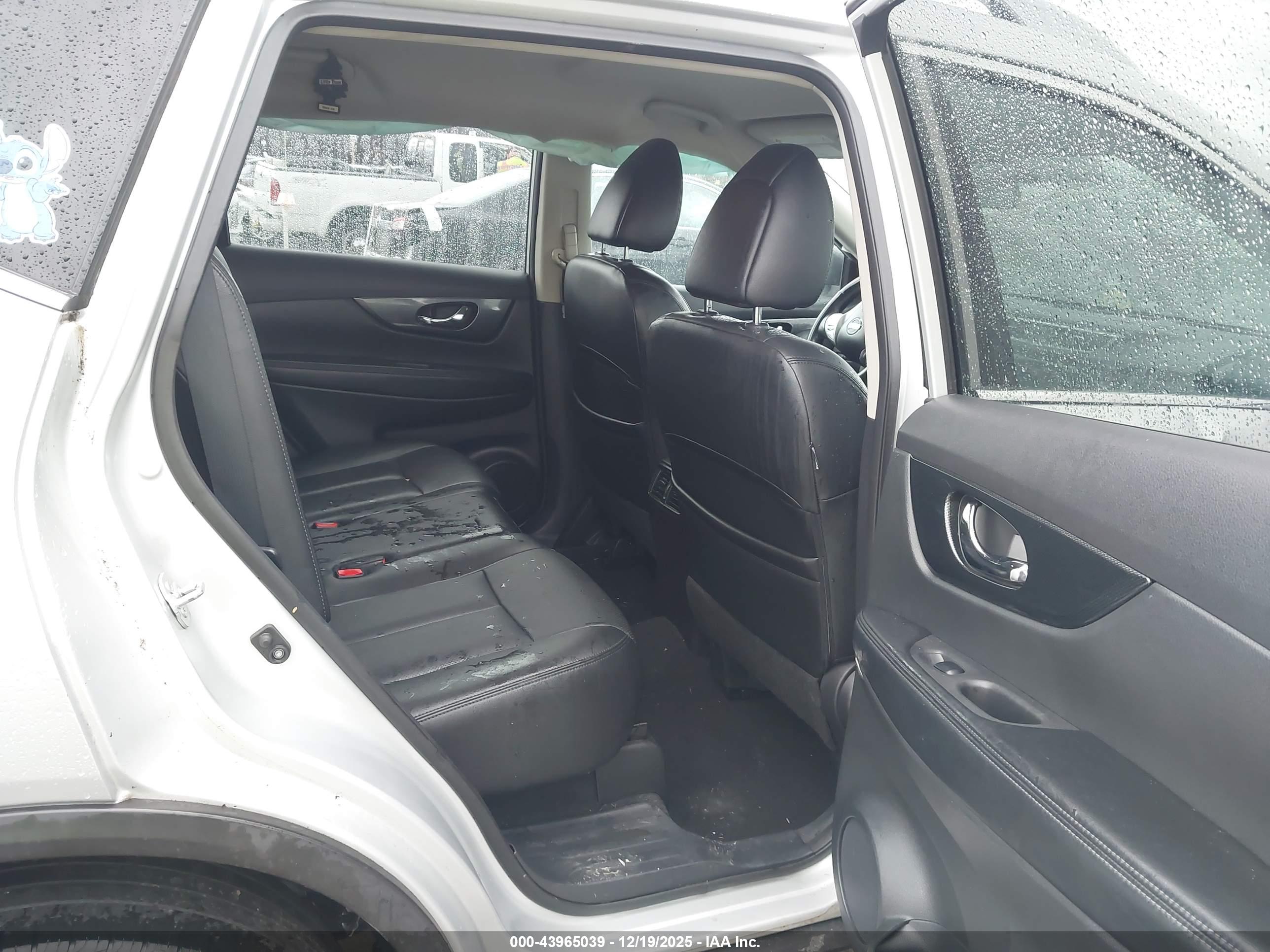 NISSAN ROGUE image 8