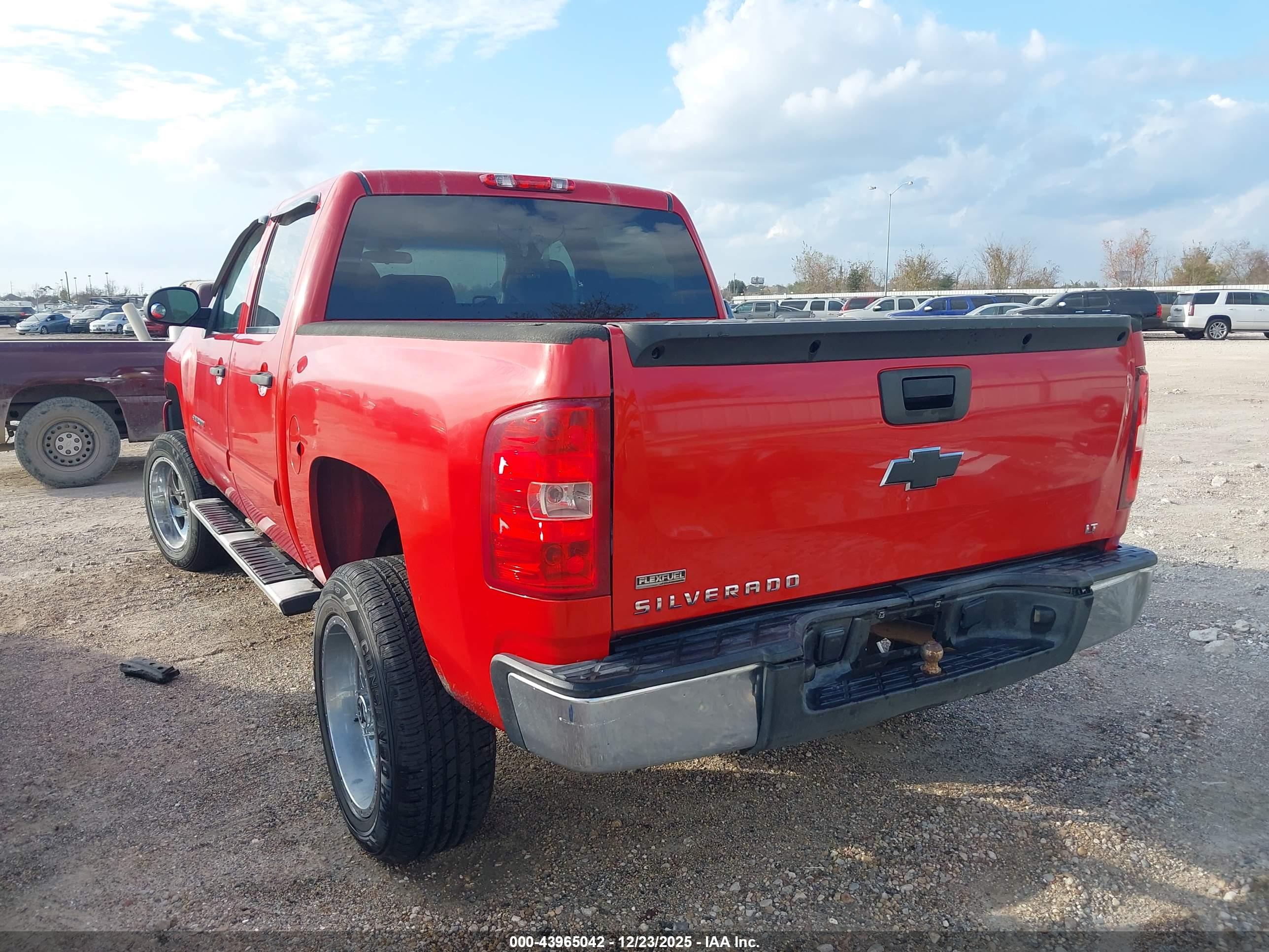CHEVROLET SILVERADO image 3