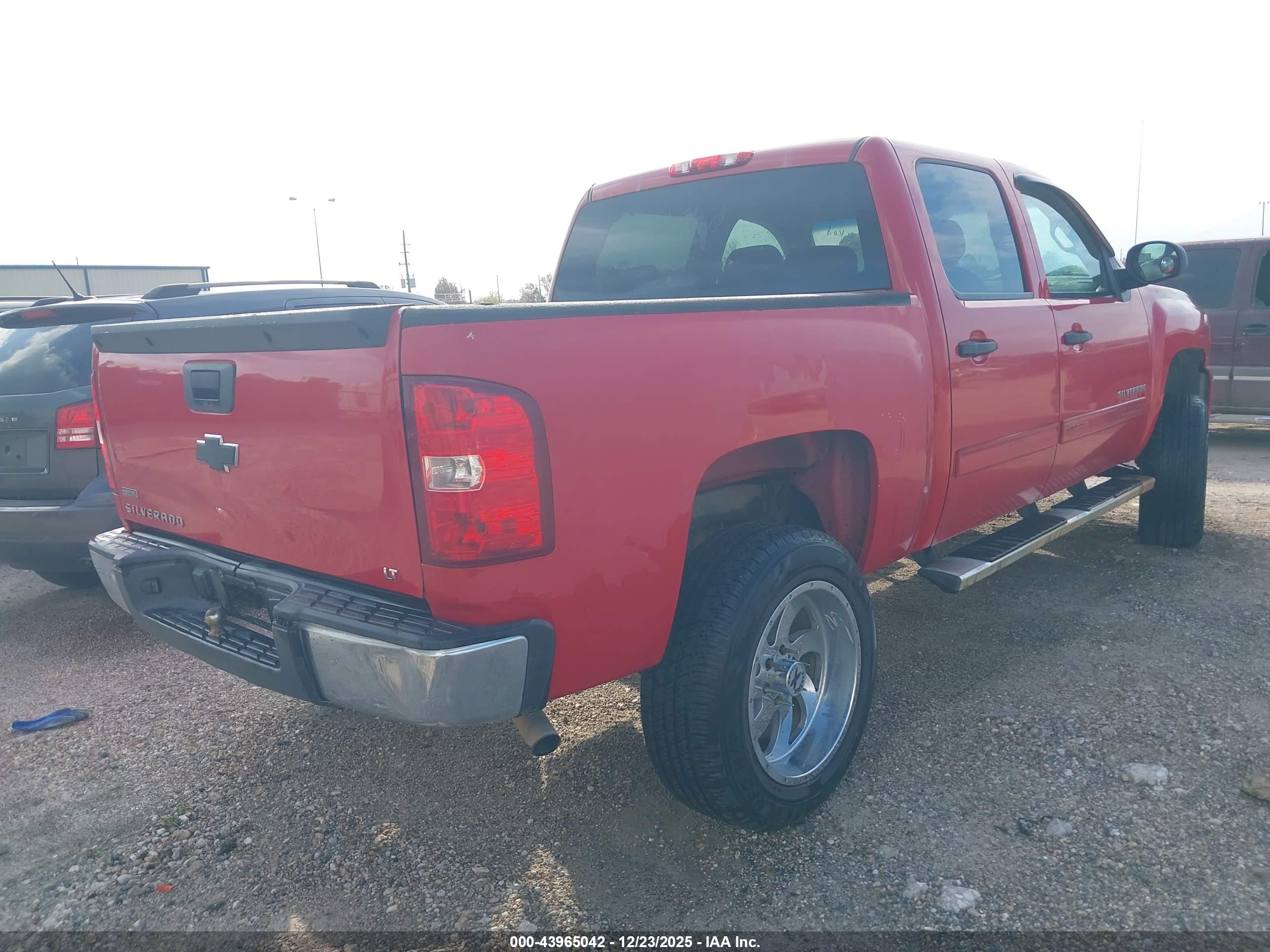 CHEVROLET SILVERADO image 4