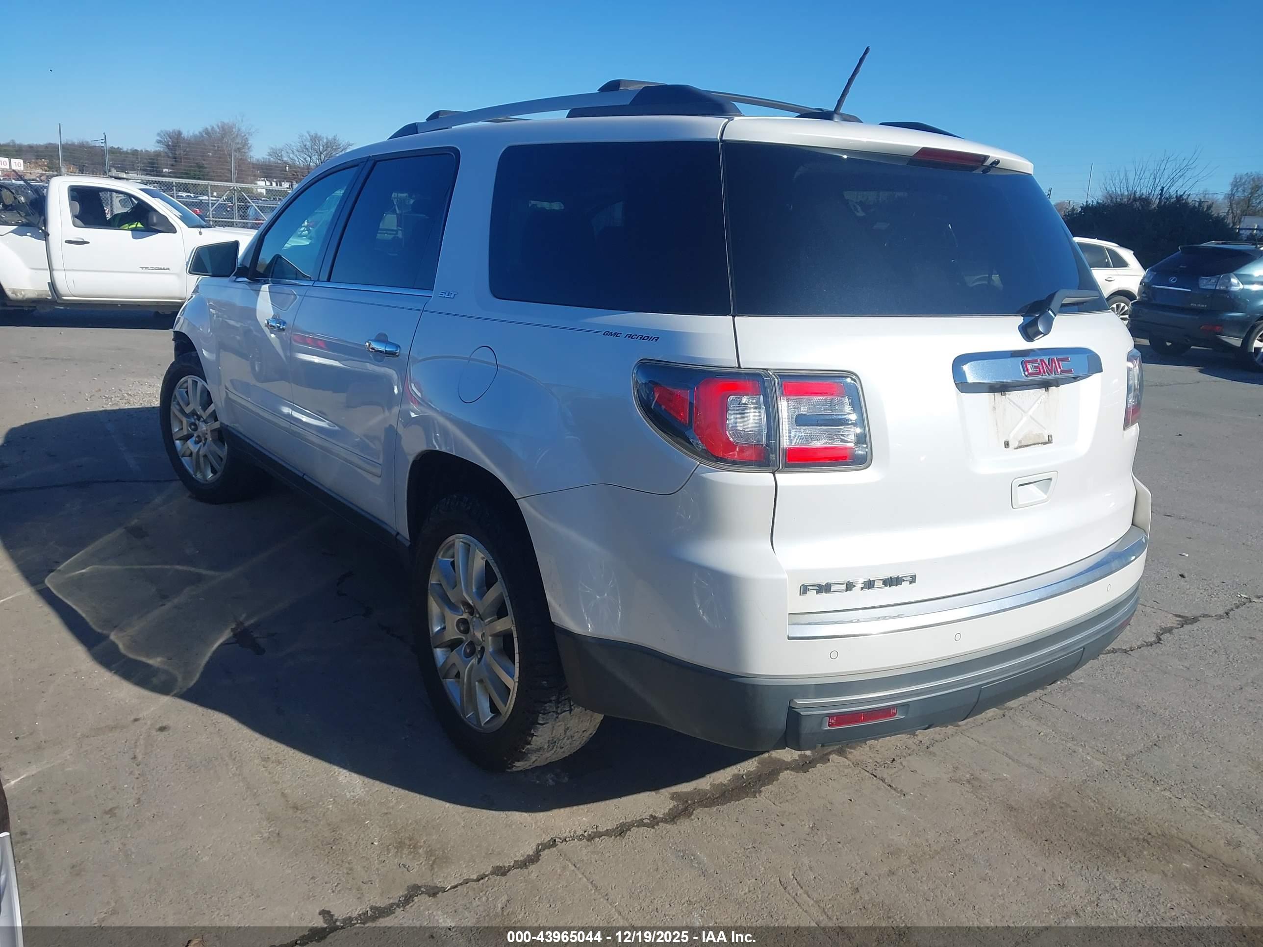 GMC ACADIA image 3