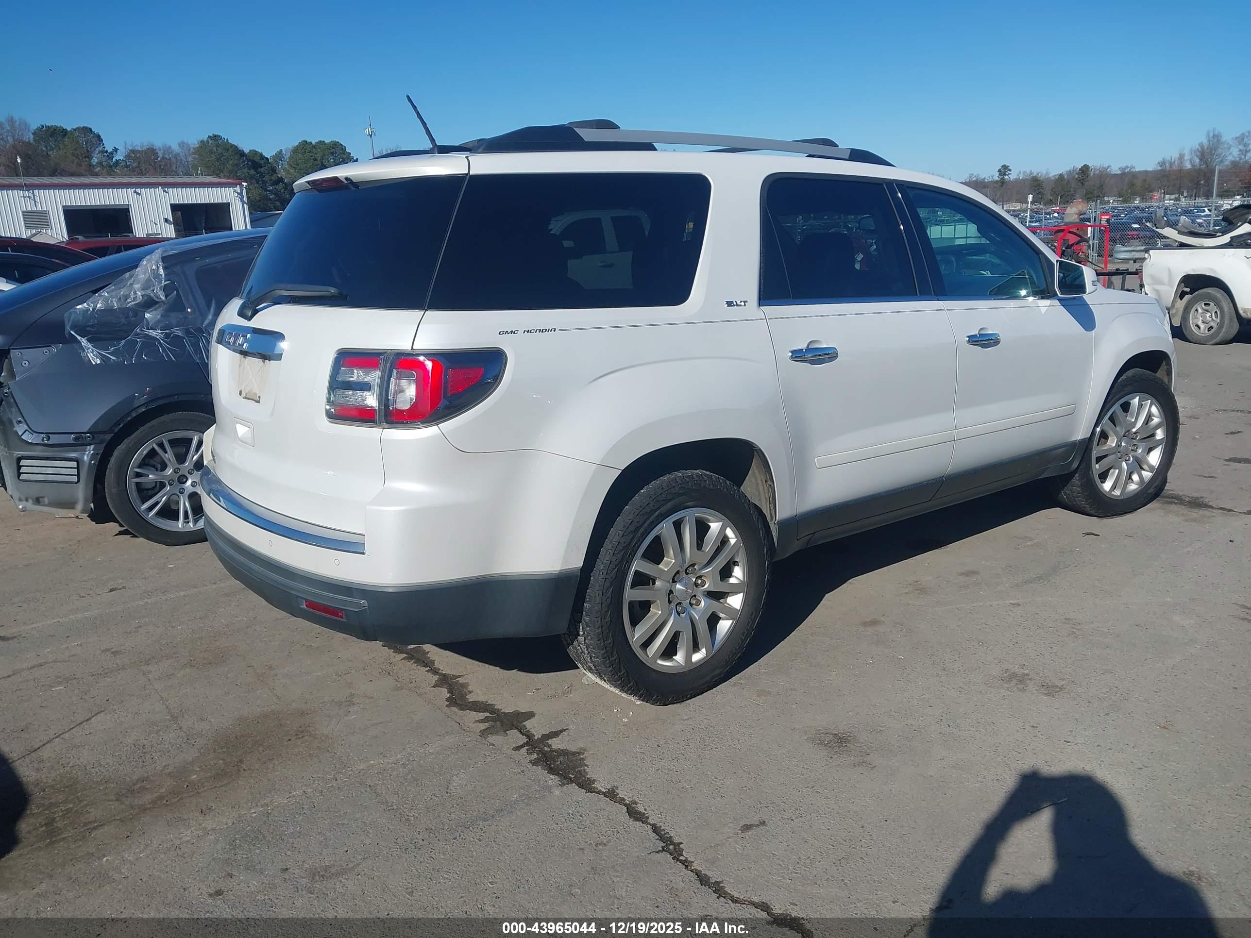 GMC ACADIA image 4