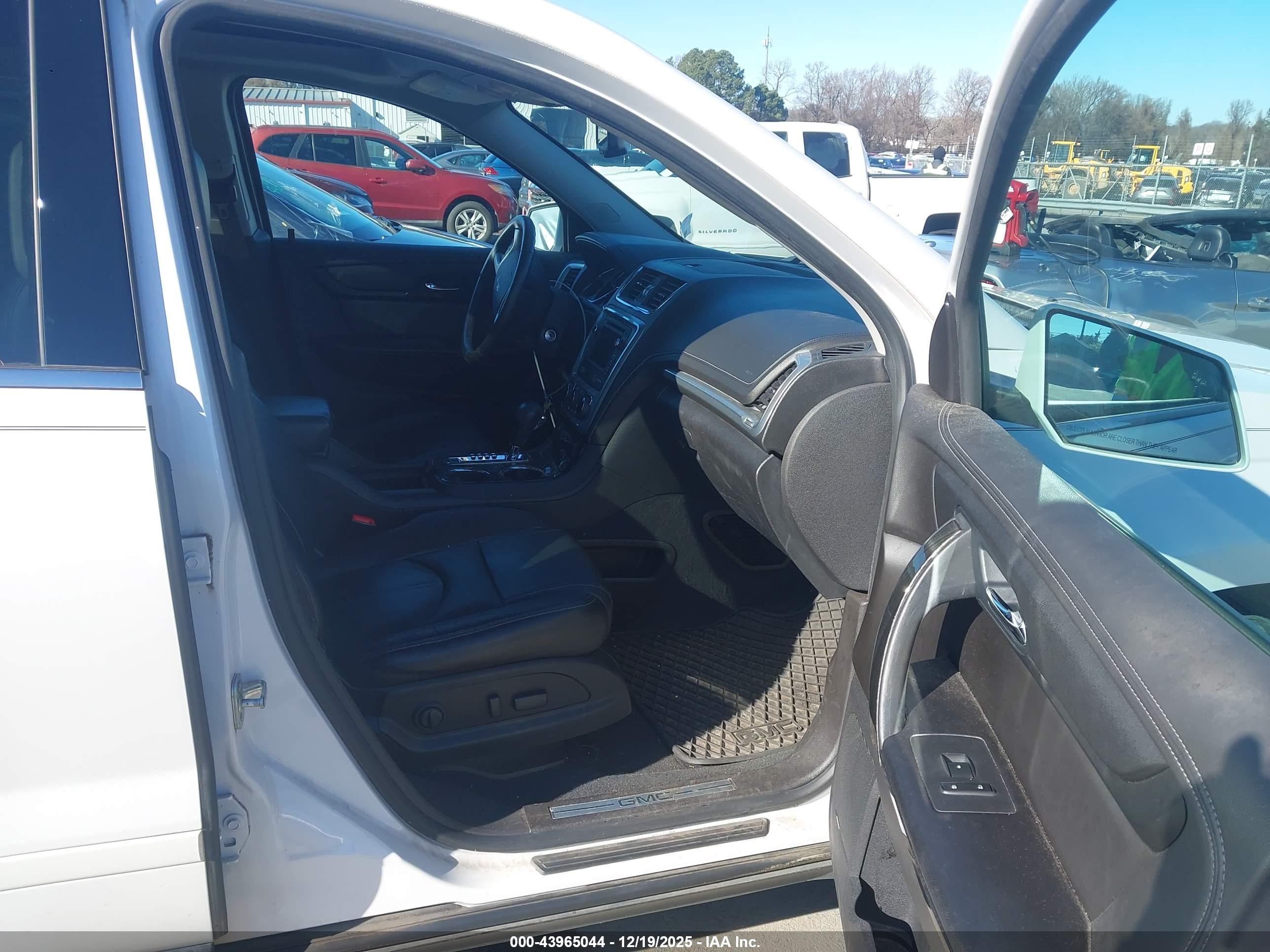 GMC ACADIA image 5